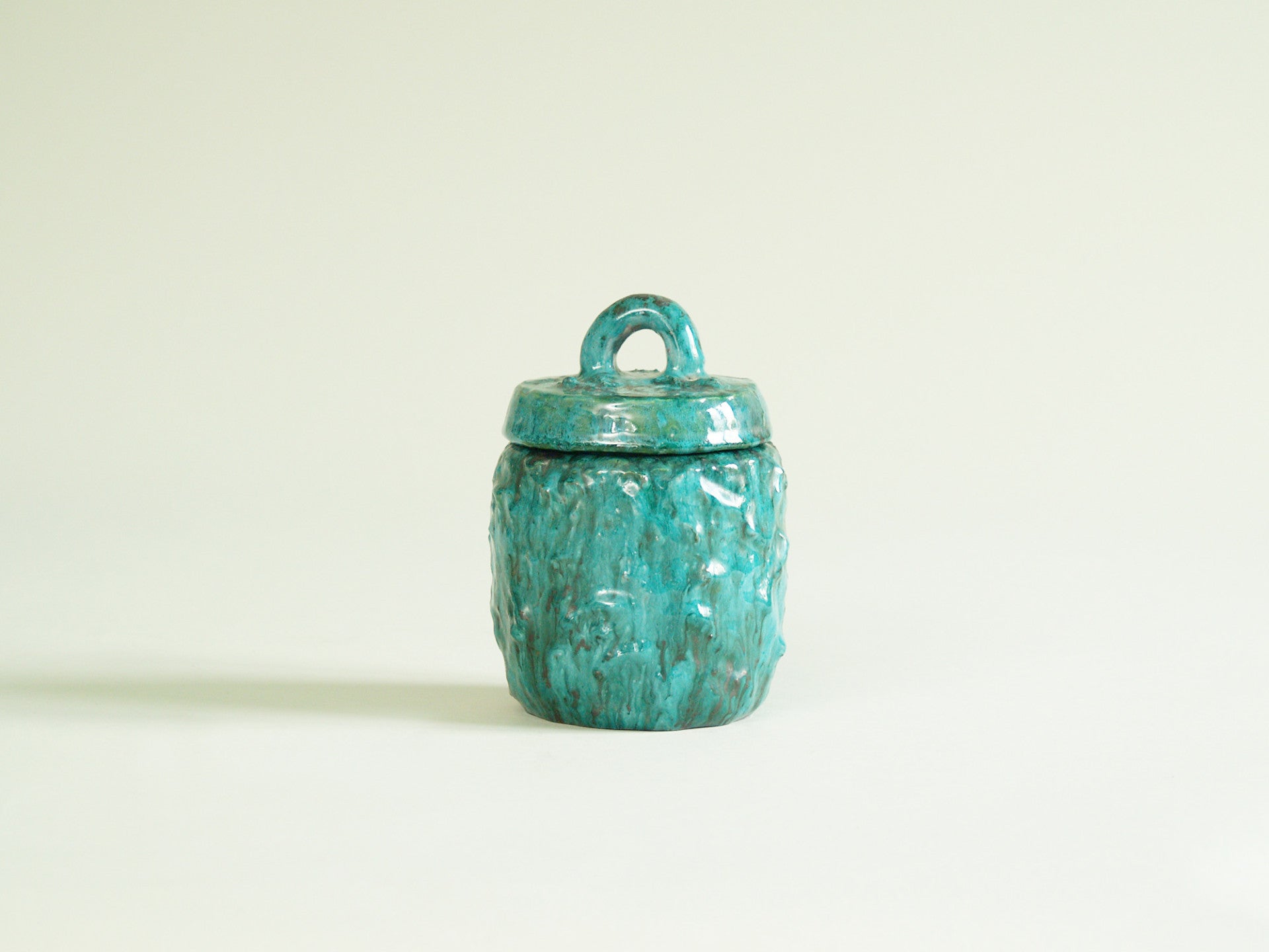 Boîte d’Alice Colonieu, France (vers 1950)..Earthenware Box by Alice Colonieu, France (circa 1950)
