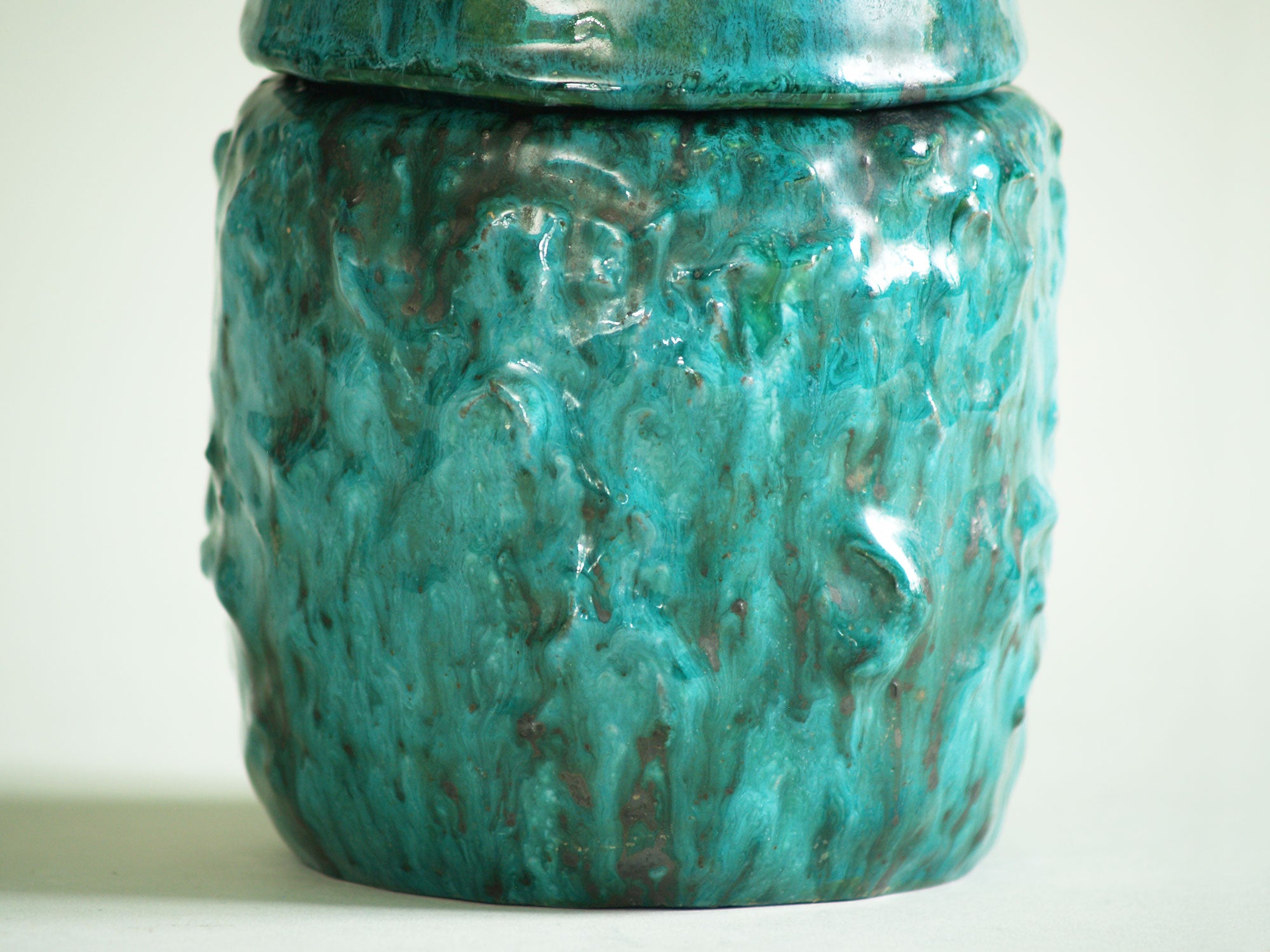 Boîte d’Alice Colonieu, France (vers 1950)..Earthenware Box by Alice Colonieu, France (circa 1950)