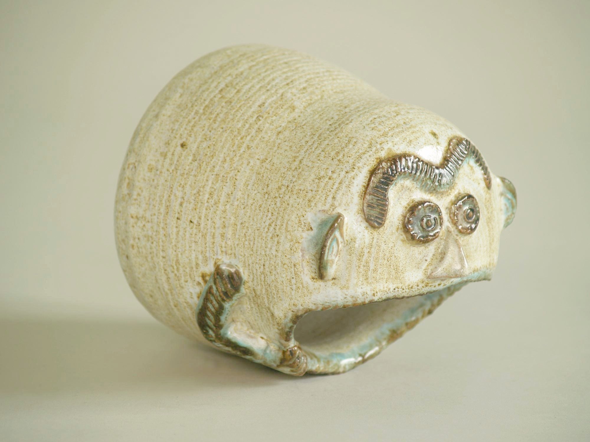 Vase / pot anthropomorphe de Marcel Giraud, France (vers 1960)..Anthropomorphic vase / pot by Marcel Giraud, France (circa 1960)