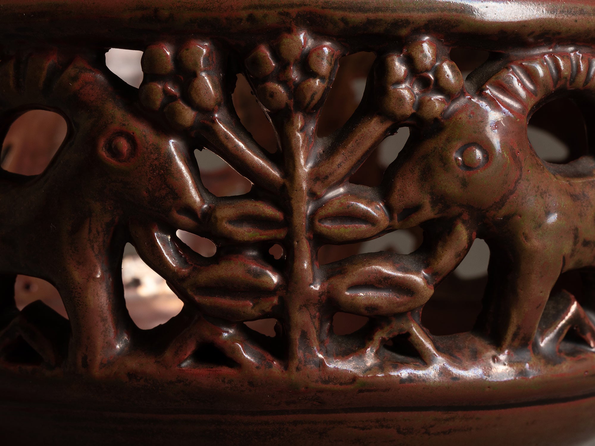 Coupe à décor de cervidés par Lauritz Hjorth, Danemark (vers 1910)..Sculptural bowl by Lauritz Hjorth, Denmark (ca. 1910)