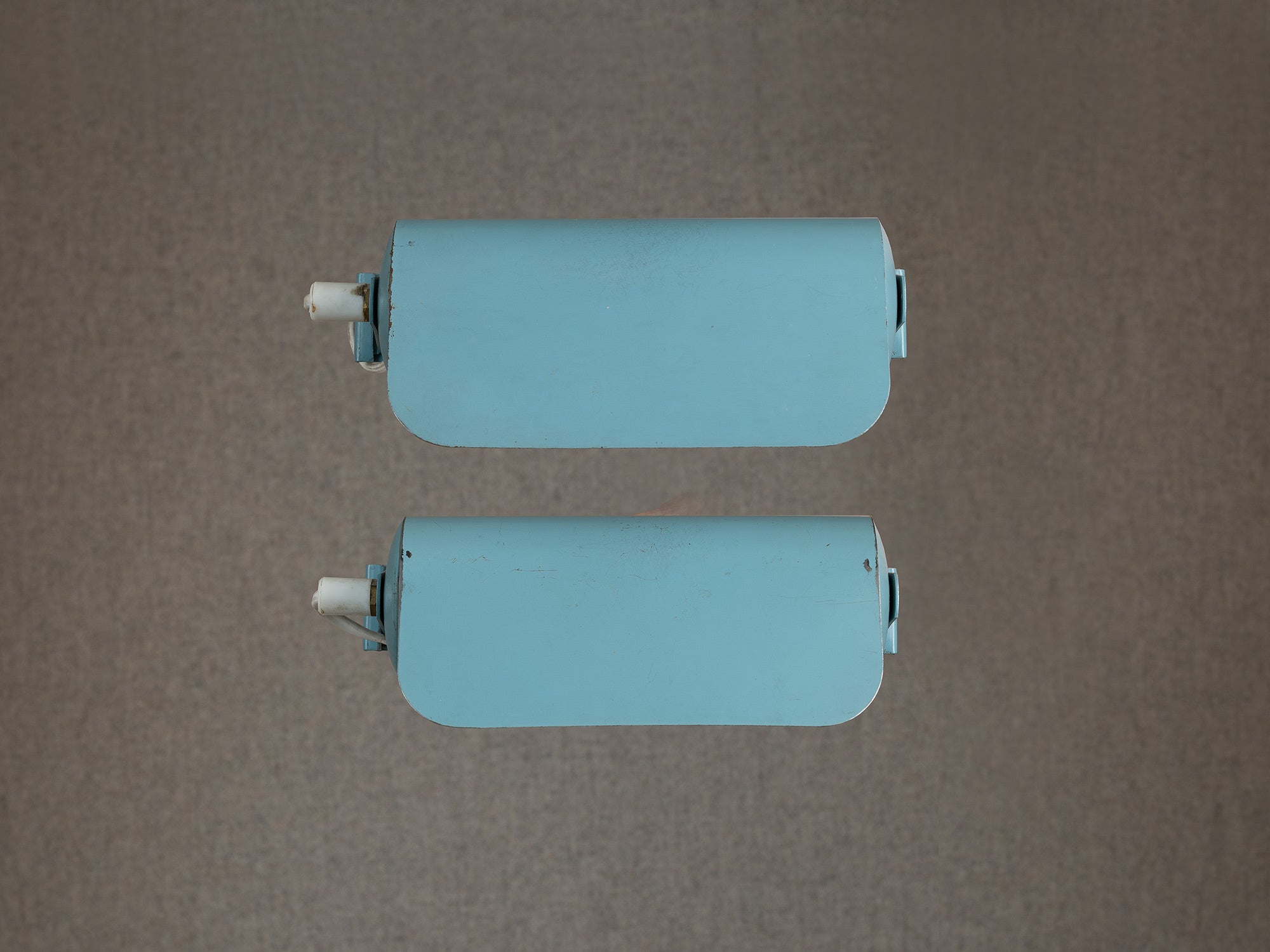 Paire d'appliques liseuses par Fagerhults Ljusarmatur, Suède (vers 1964)..Pair of wall sconces by Fagerhults Ljusarmatur, Sweden (circa 1964)