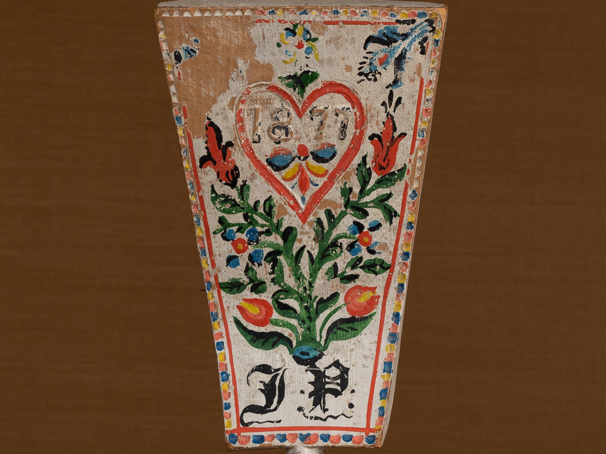 Battoir à linge de prétendant monoxyle polychrome, Suède (1877)..Polychrome wooden pretender's clap, Sweden (1877)