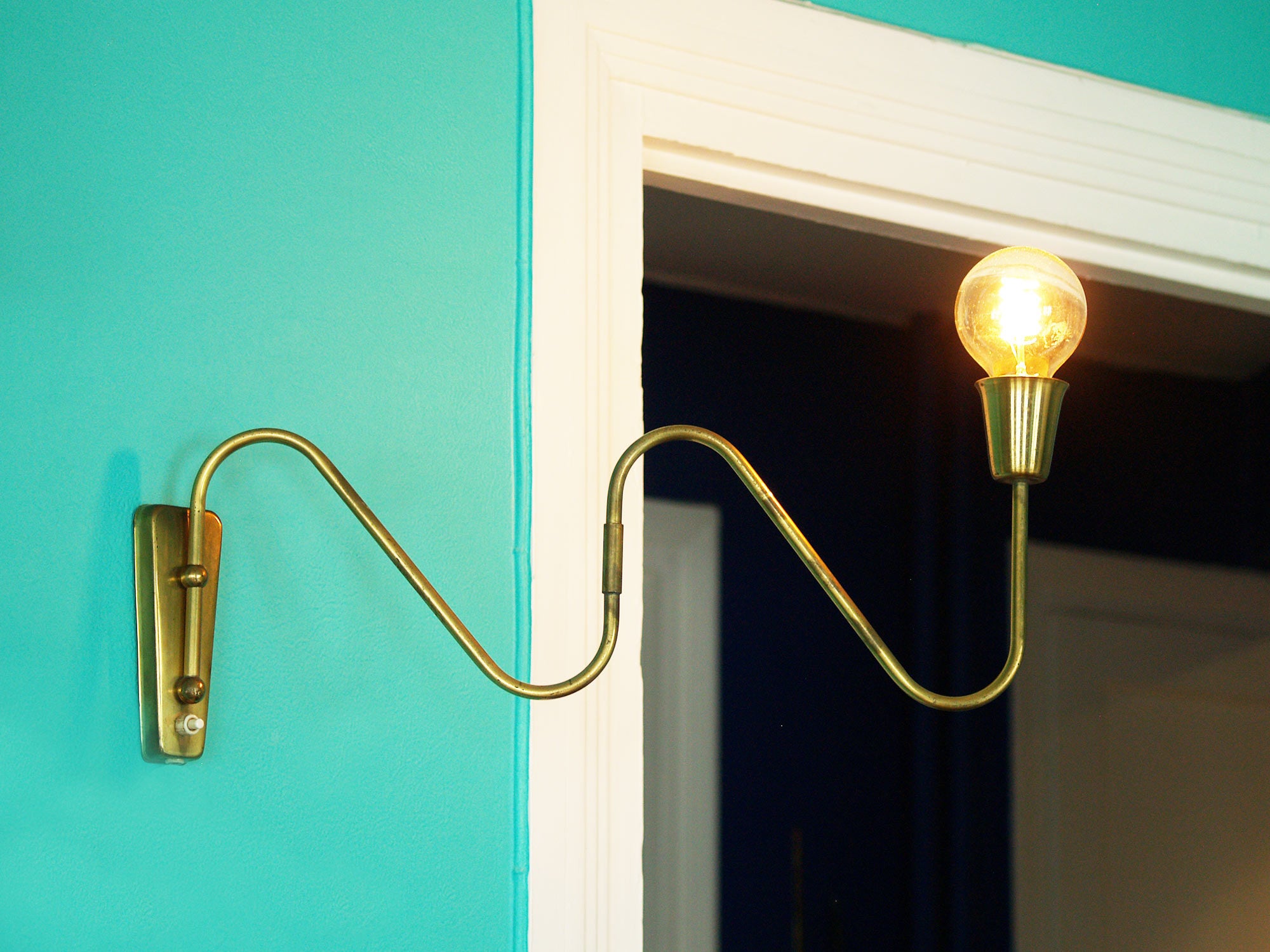 Paire d’appliques / potences de Bent Karlby pour Lyfa, Danemark (vers 1950)..Pair of swing arm wall light by Bent Karlby for Lyfa, Denmark (circa 1950)
