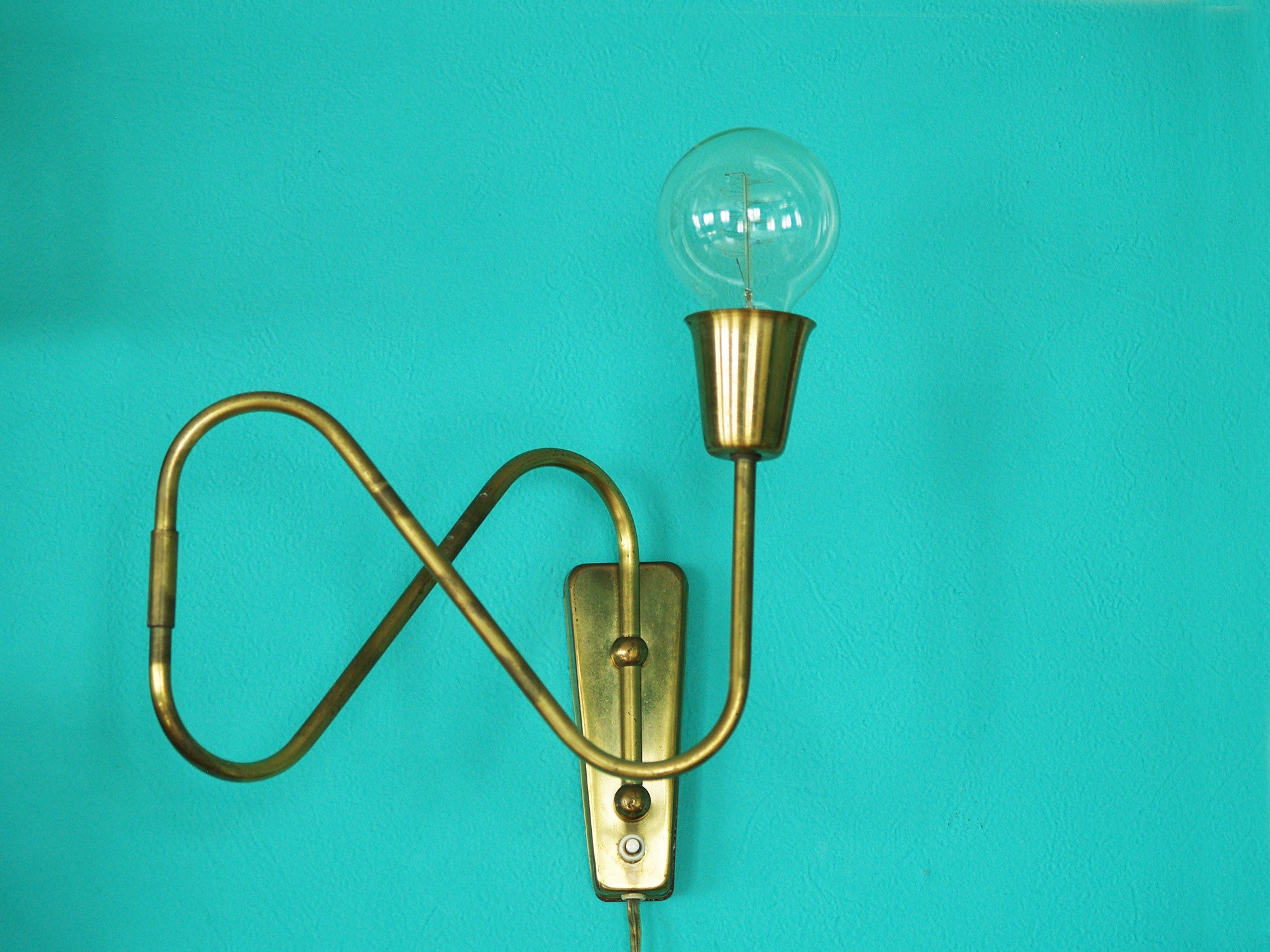 Paire d’appliques / potences de Bent Karlby pour Lyfa, Danemark (vers 1950)..Pair of swing arm wall light by Bent Karlby for Lyfa, Denmark (circa 1950)