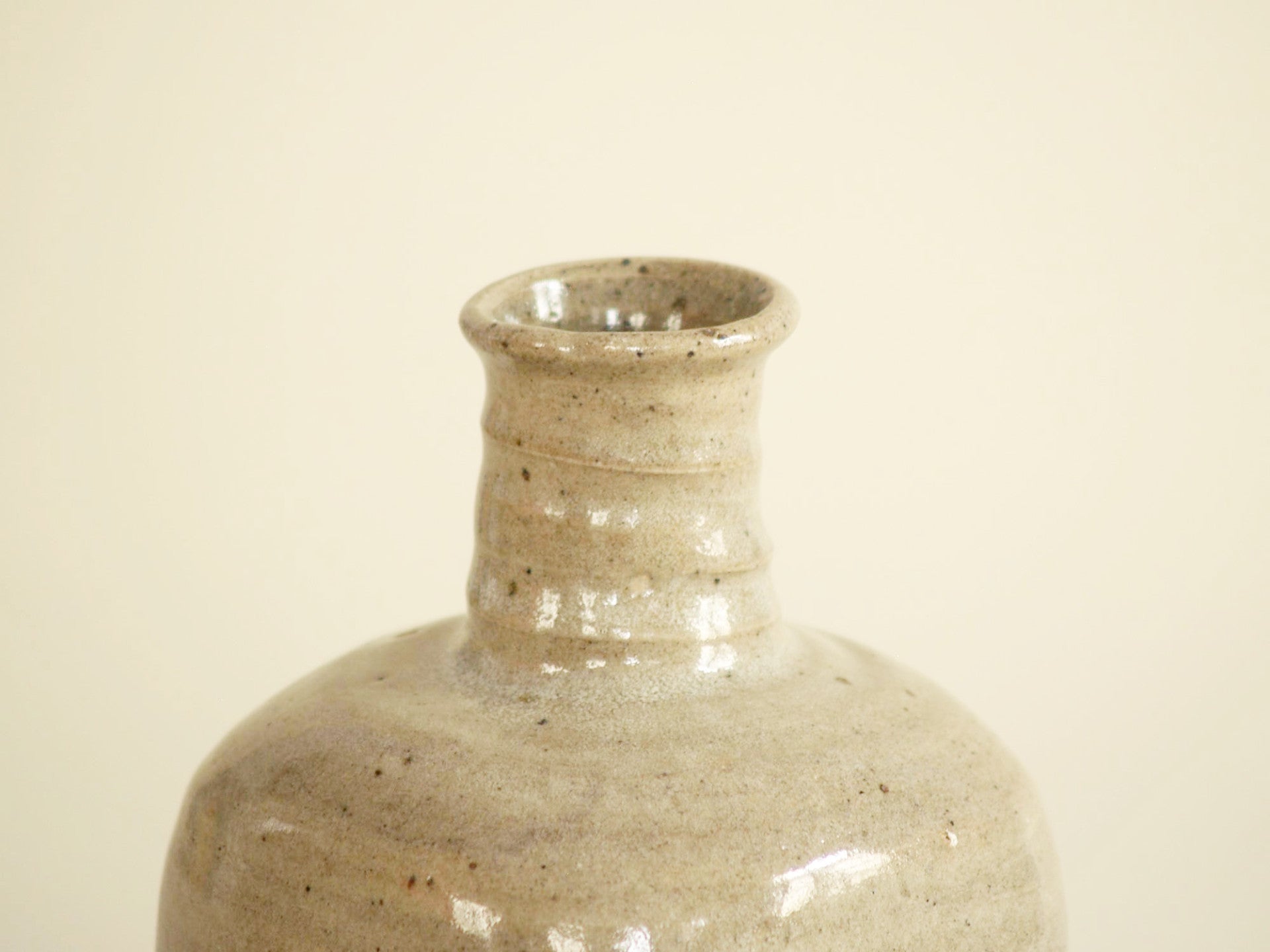 Ensemble de bouteilles à saké Tokkuri de Pierre Digan et Janet Stedman, France (vers 1970)..Set of two Tokkuri sake bottles by Pierre Digan et Janet Stedman, France (circa 1970)
