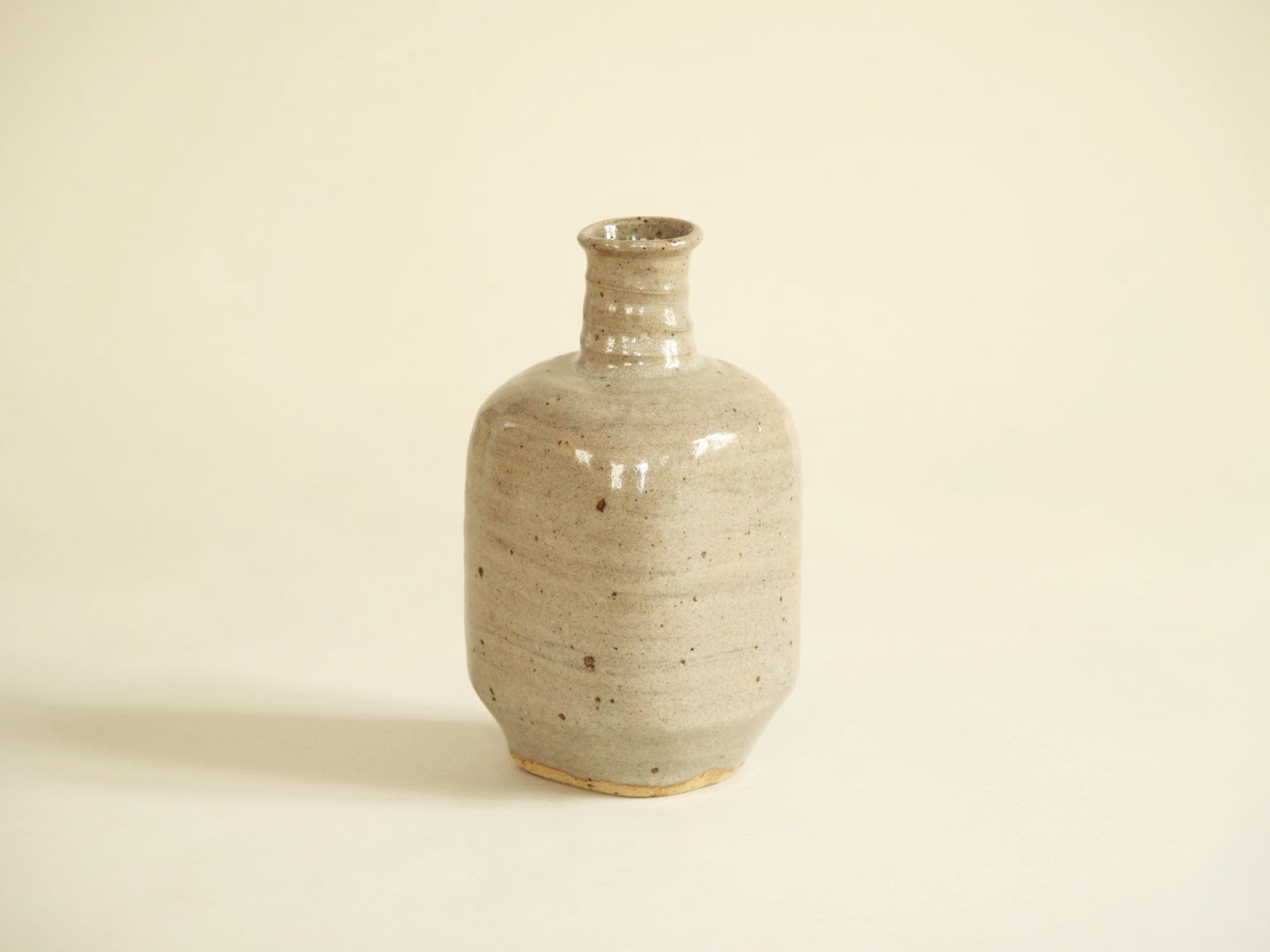 Ensemble de bouteilles à saké Tokkuri de Pierre Digan et Janet Stedman, France (vers 1970)..Set of two Tokkuri sake bottles by Pierre Digan et Janet Stedman, France (circa 1970)