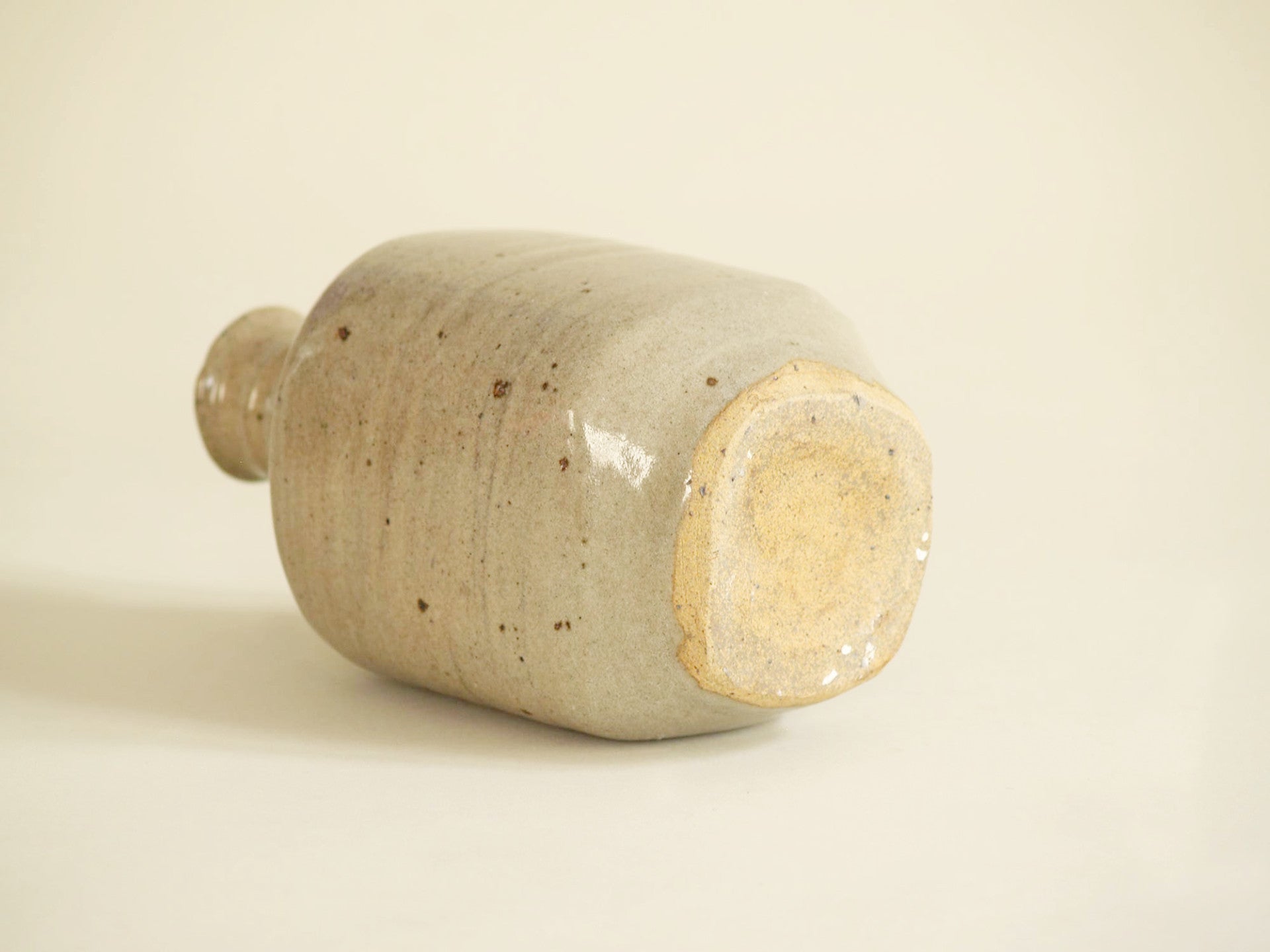 Ensemble de bouteilles à saké Tokkuri de Pierre Digan et Janet Stedman, France (vers 1970)..Set of two Tokkuri sake bottles by Pierre Digan et Janet Stedman, France (circa 1970)