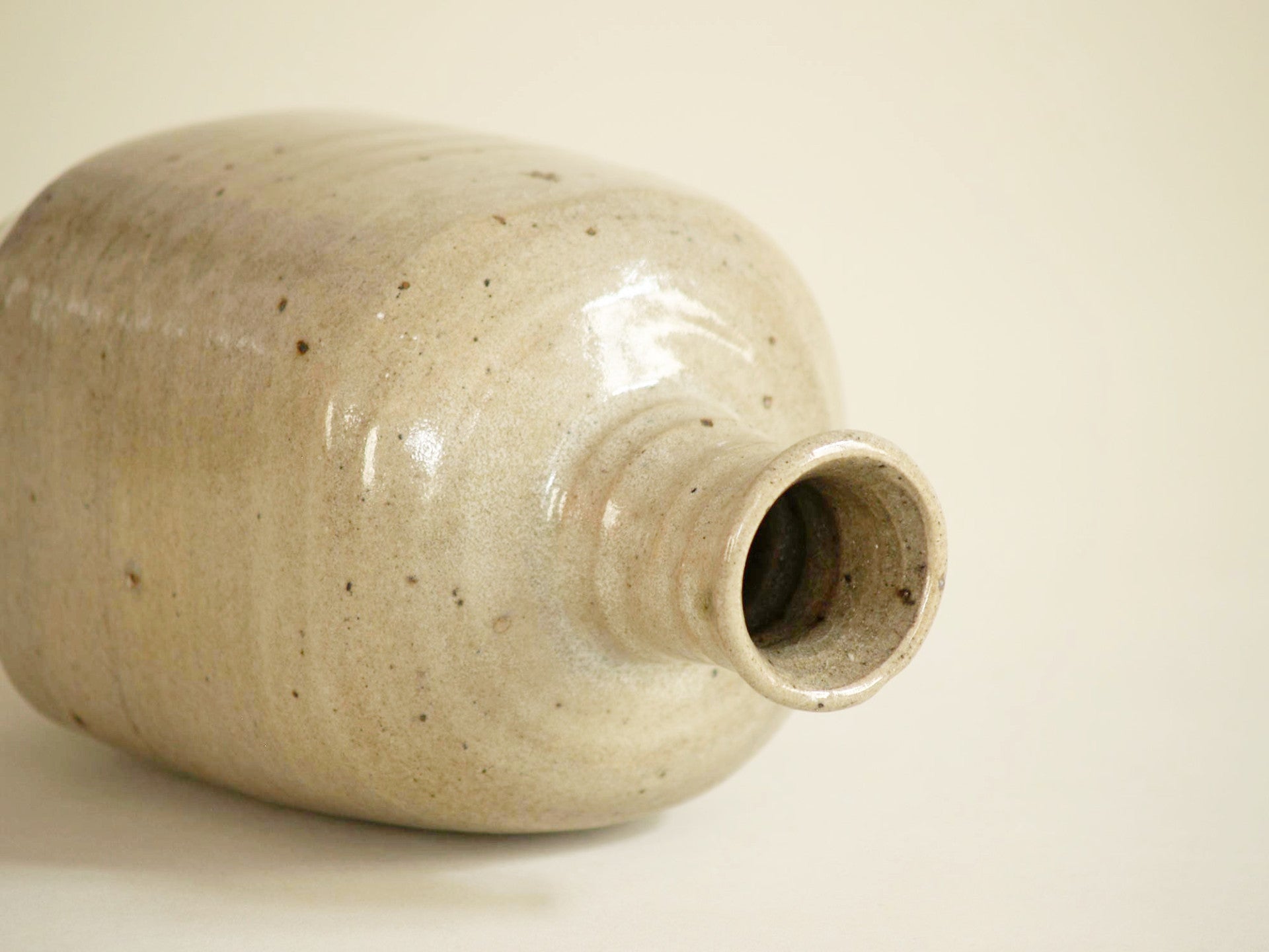 Ensemble de bouteilles à saké Tokkuri de Pierre Digan et Janet Stedman, France (vers 1970)..Set of two Tokkuri sake bottles by Pierre Digan et Janet Stedman, France (circa 1970)