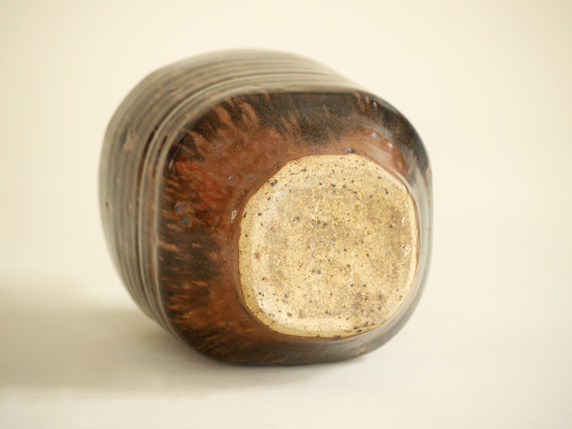 Ensemble de bouteilles à saké Tokkuri de Pierre Digan et Janet Stedman, France (vers 1970)..Set of two Tokkuri sake bottles by Pierre Digan et Janet Stedman, France (circa 1970)
