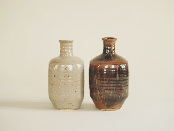 Ensemble de bouteilles à saké Tokkuri de Pierre Digan et Janet Stedman, France (vers 1970)..Set of two Tokkuri sake bottles by Pierre Digan et Janet Stedman, France (circa 1970)
