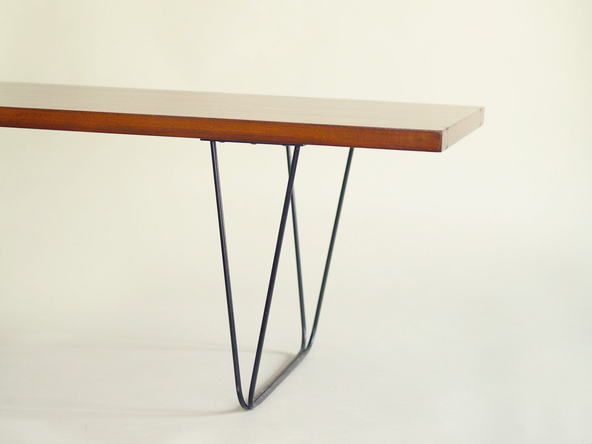 Table basse CM 191 de Pierre Paulin pour Thonet, France (vers 1957)..CM 191 Coffee table by Pierre Paulin for Thonet, France (vers 1957)