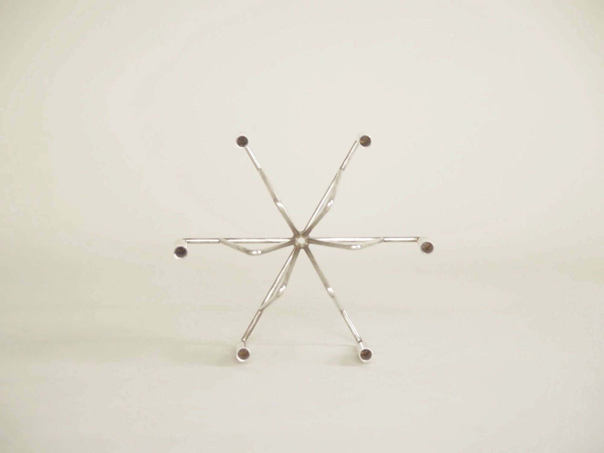 Chandelier, centre de table moderniste, Danemark (vers 1955)..Table centerpiece chandelier, Denmark (circa 1955)