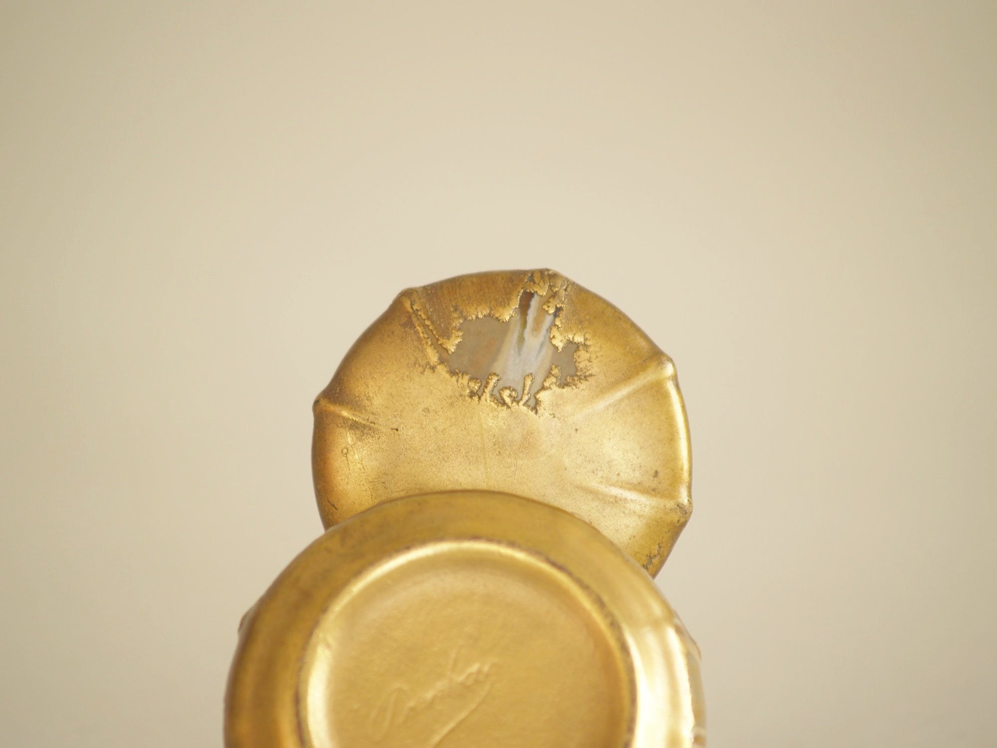 Rare boîte / Pot à poussière de thé (chaire) par René Denert et René‑Louis Balichon, France (vers 1915)..Kintsugi style tea caddy chaire by Denbac, France (circa 1915)