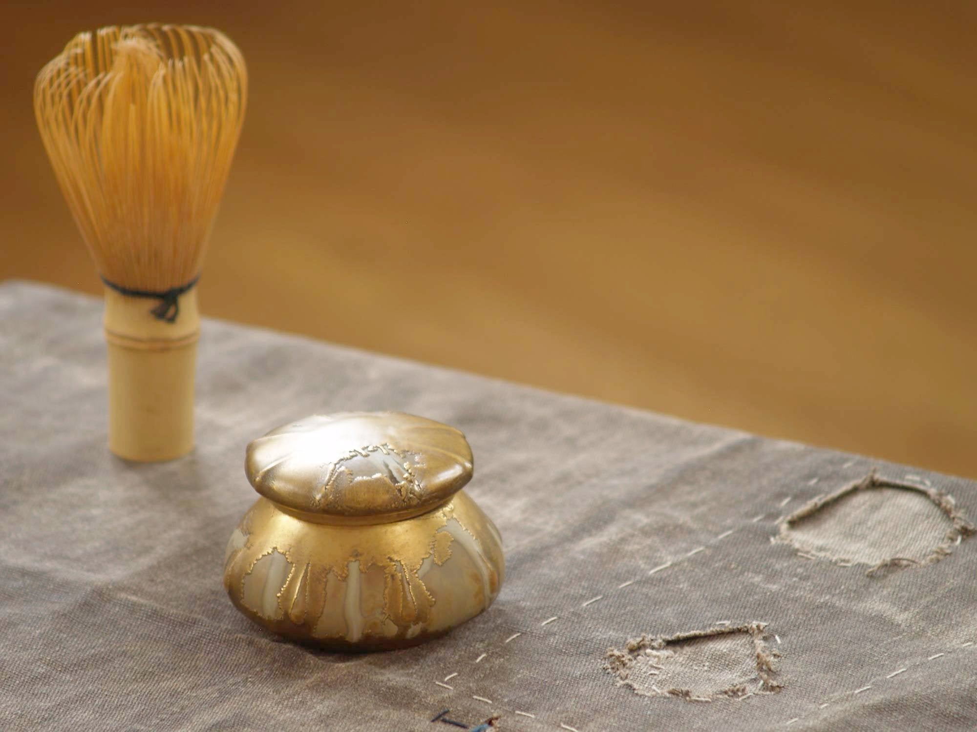 Rare boîte / Pot à poussière de thé (chaire) par René Denert et René‑Louis Balichon, France (vers 1915)..Kintsugi style tea caddy chaire by Denbac, France (circa 1915)