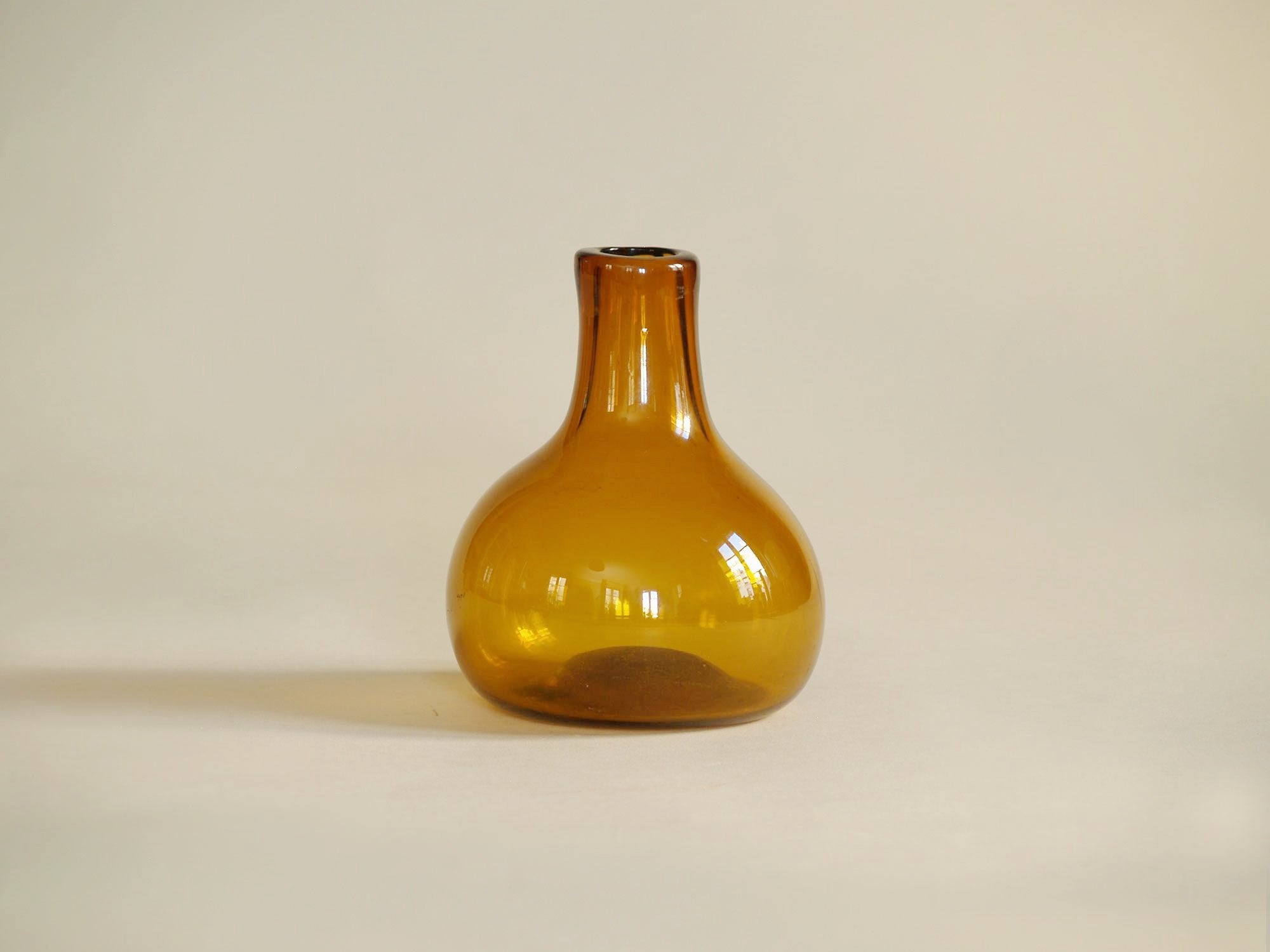 Ensemble de vases en verre soufflé par Claude Morin, France (1979)..Blown glass Set vases by Claude Morin, France (1979)