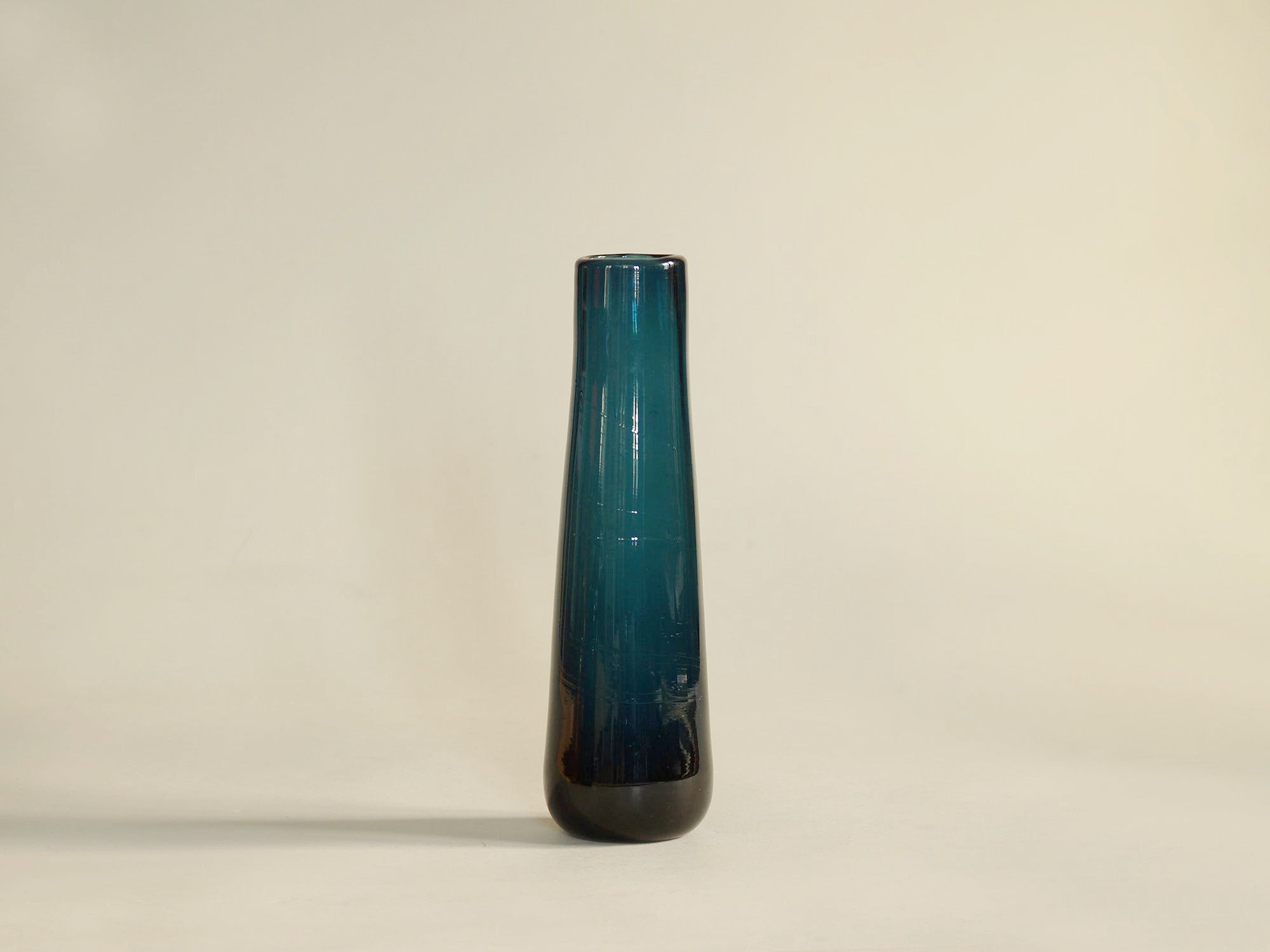 Ensemble de vases en verre soufflé par Claude Morin, France (1979)..Blown glass Set vases by Claude Morin, France (1979)