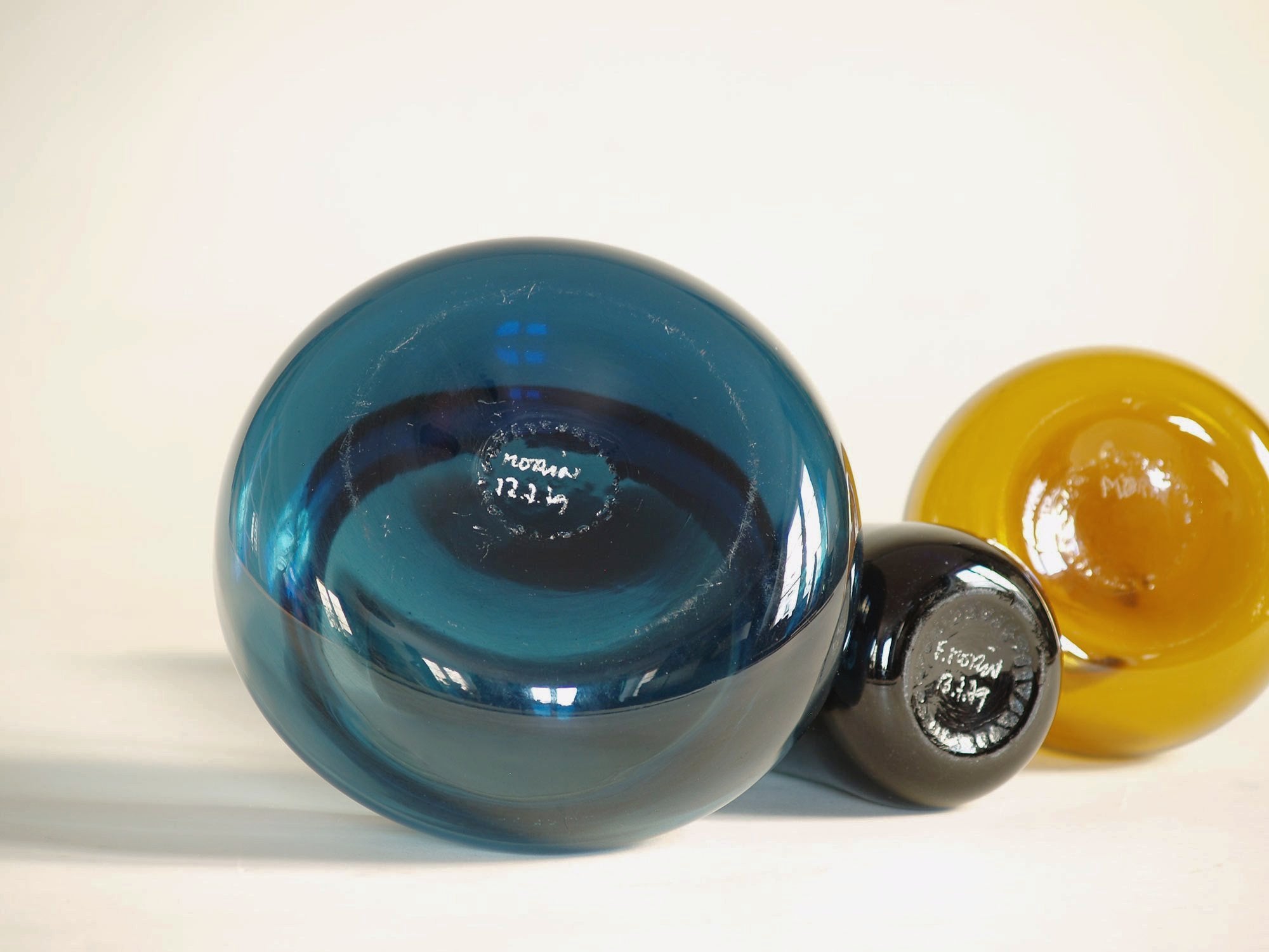 Ensemble de vases en verre soufflé par Claude Morin, France (1979)..Blown glass Set vases by Claude Morin, France (1979)