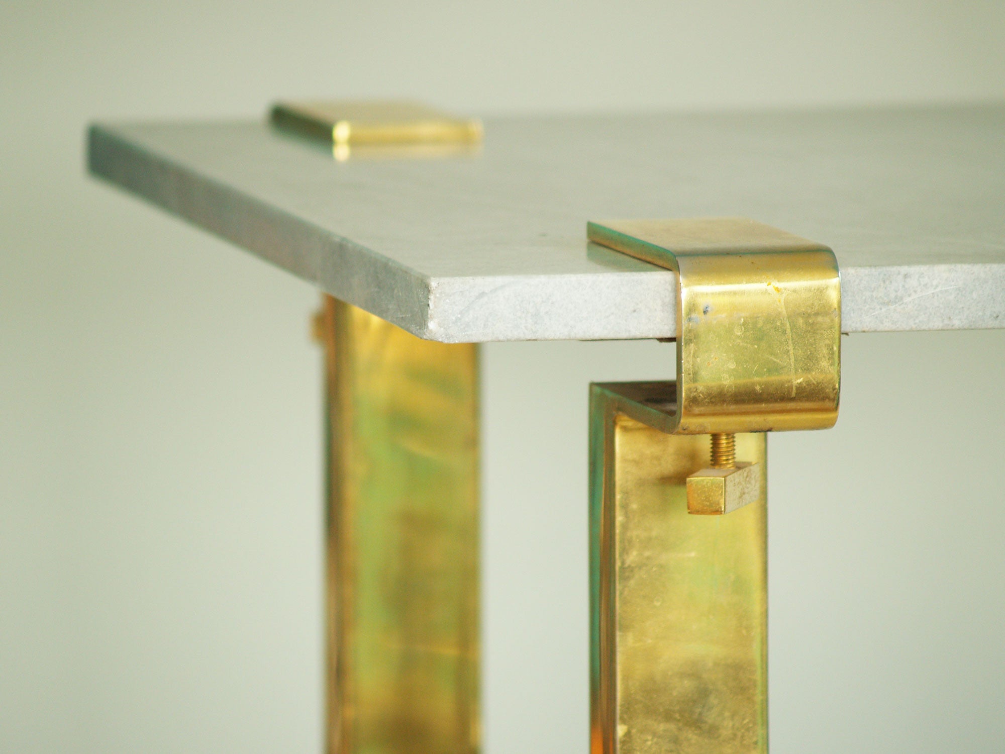 Table basse serre‑joints T9 de François Arnal & Atelier A, France (1971)..T9 coffee table stand by François Arnal & Atelier A, France (1971)