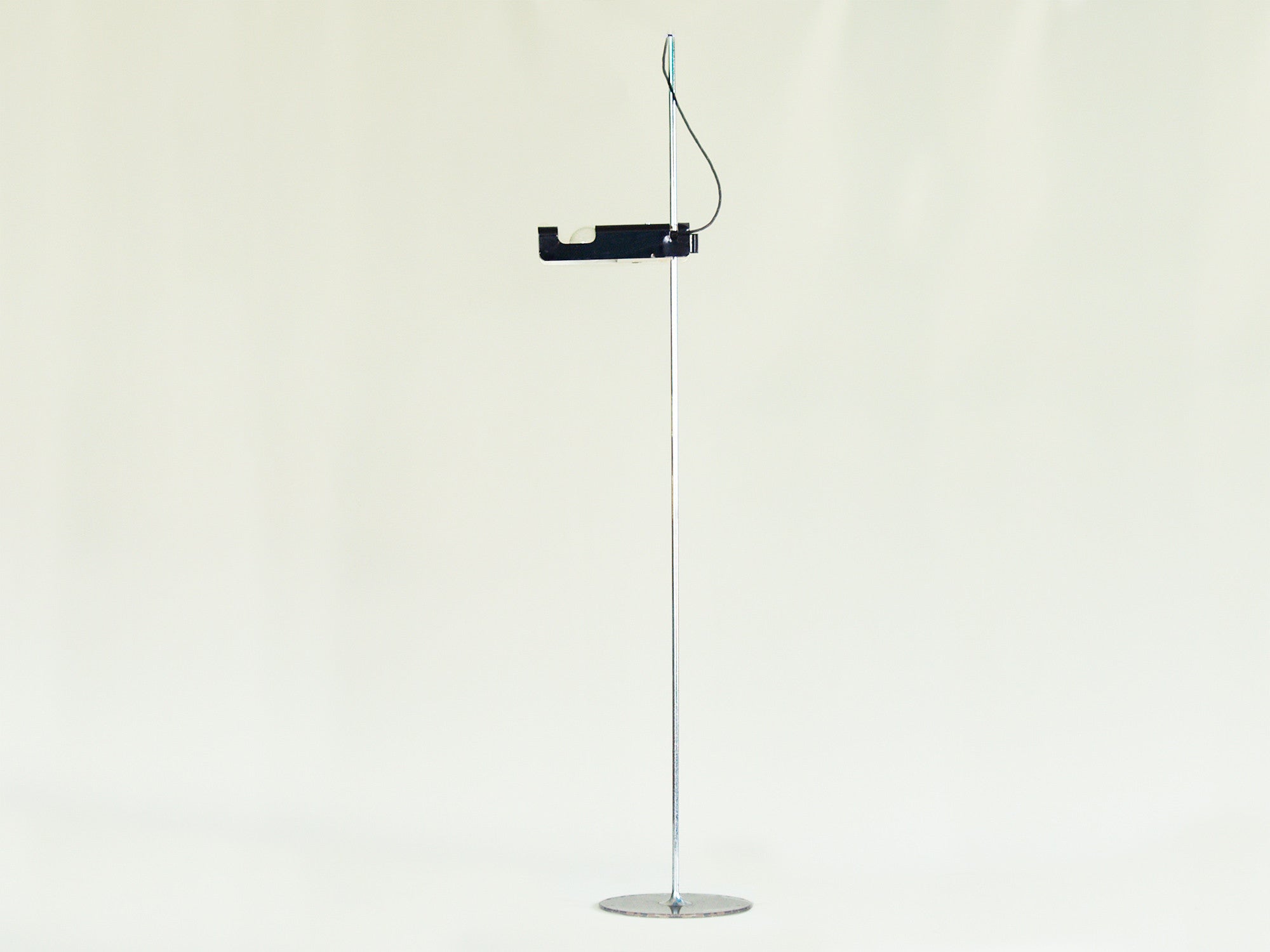 Lampadaire Spider de Joe Colombo pour O Luce, Italie (1967)..Spider floor lamp by Joe Colombo for O Luce, Italy (1967)