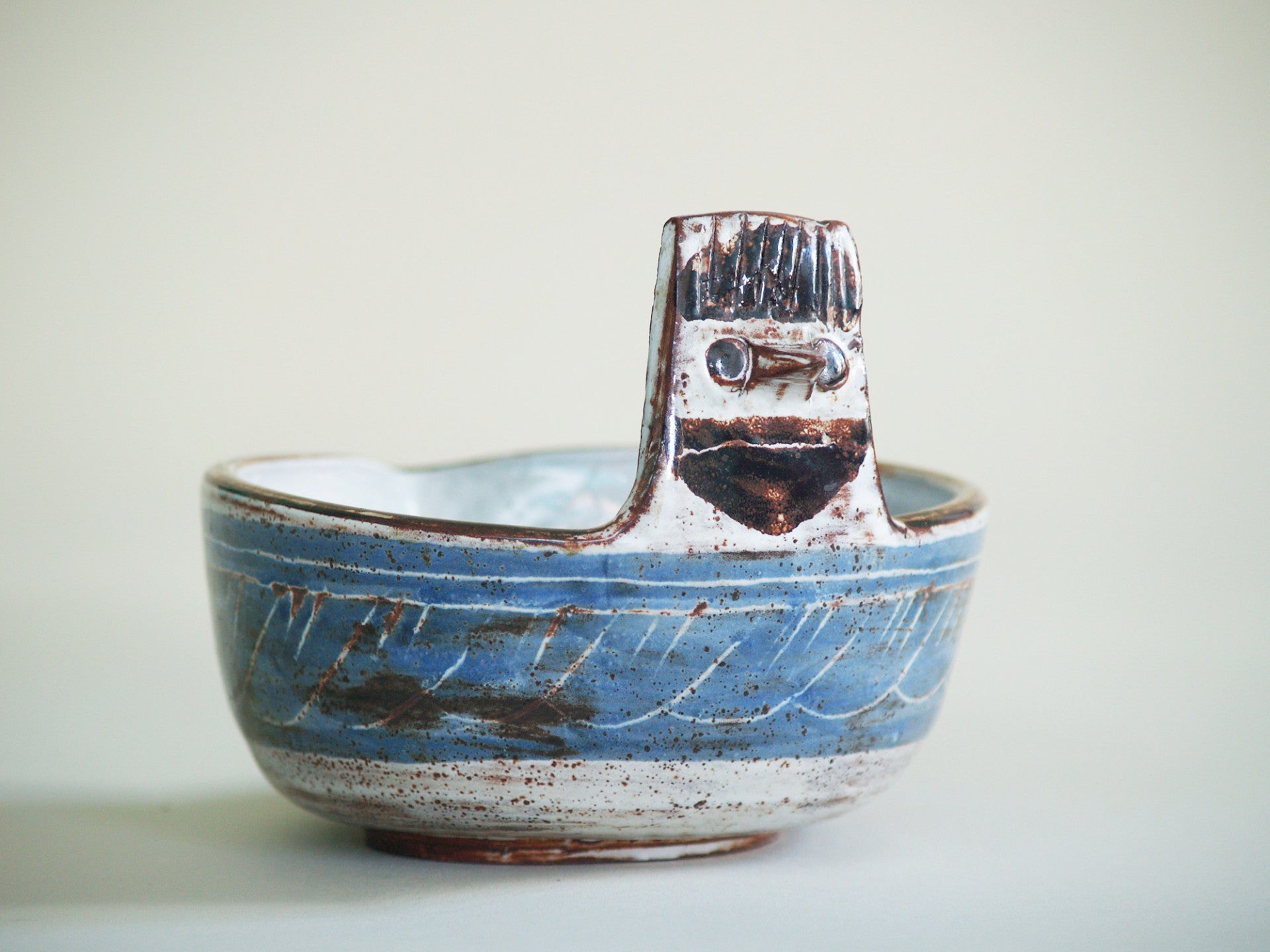 Coupe zoomorphe de Michel Barbier, France (vers 1958)..Zoomorphic Bowl by Michel Barbier, France (circa 1958)