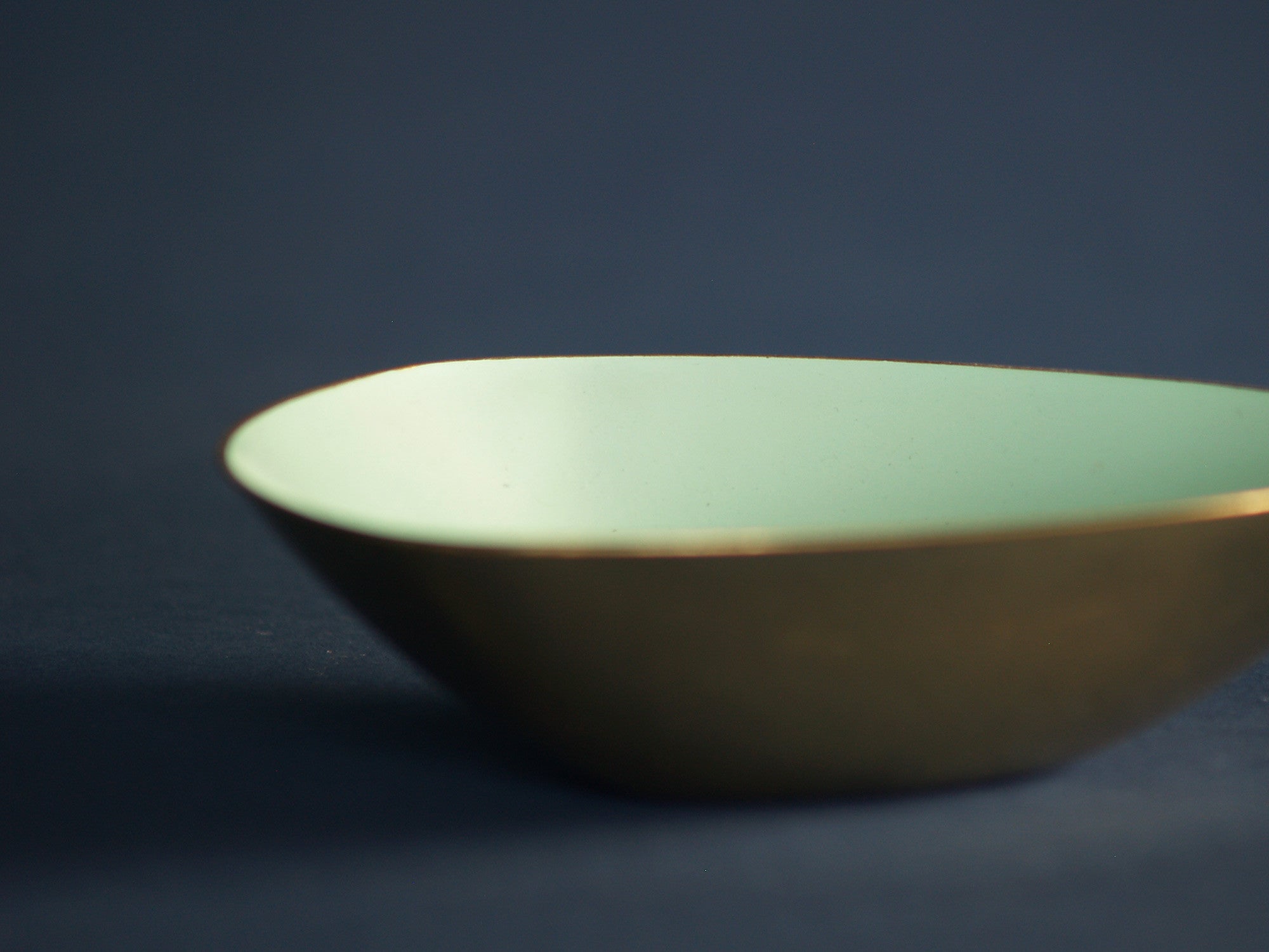 Coupe vert d'eau de Gunnar Ander & Ystad Metall, Suède (années 1950)..Bowl by Gunnar Ander & Ystad Metall, Sweden (circa 1950)