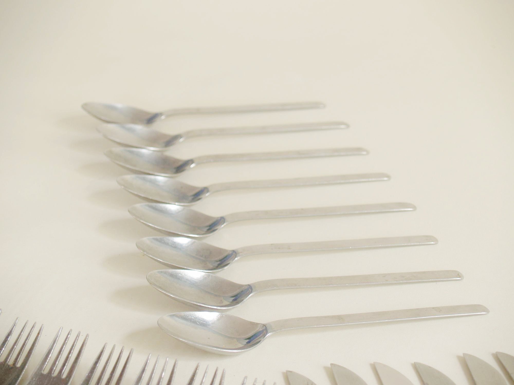 Ménagère / Service de table par Nils Johan, Suède (vers 1950)..Modernist Cutlery Set by Nils Johan, Sweden (circa 1950)