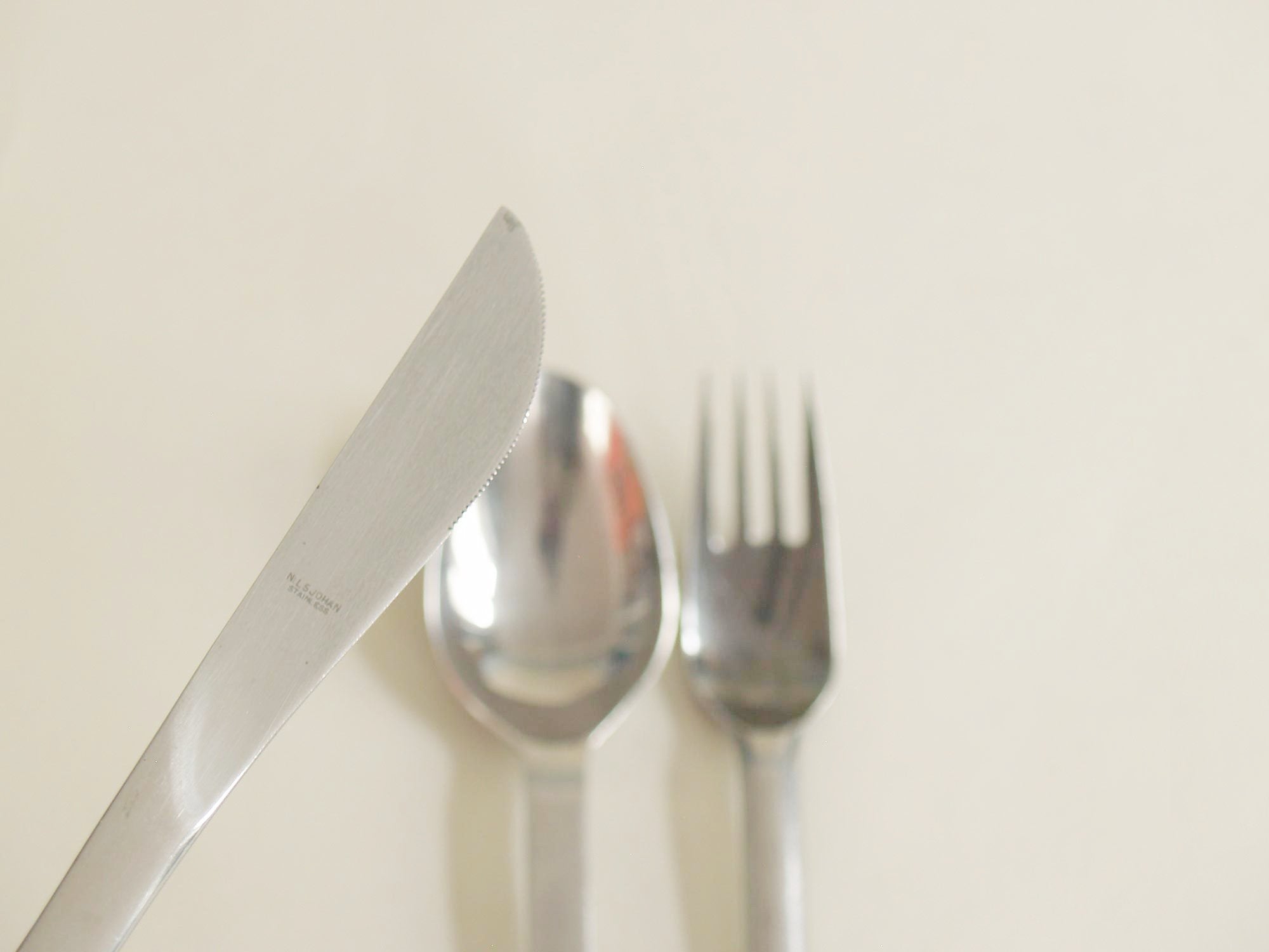 Ménagère / Service de table par Nils Johan, Suède (vers 1950)..Modernist Cutlery Set by Nils Johan, Sweden (circa 1950)