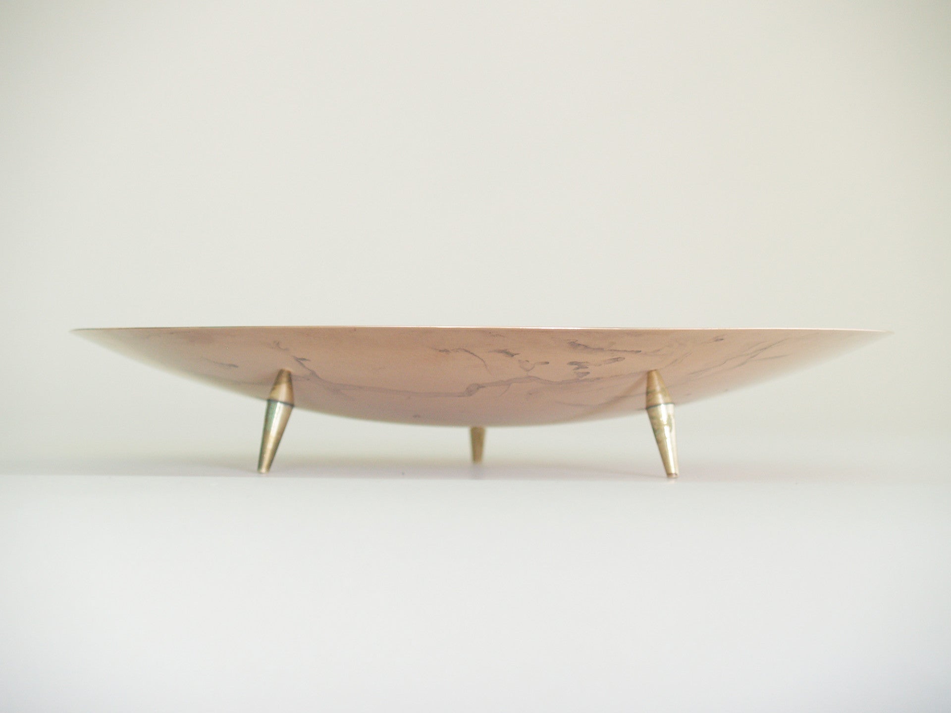 Coupe d’Ernst Dragsted, Danemark (vers 1940)..Large dish by Ernst Dragsted, Denmark (circa 1940)