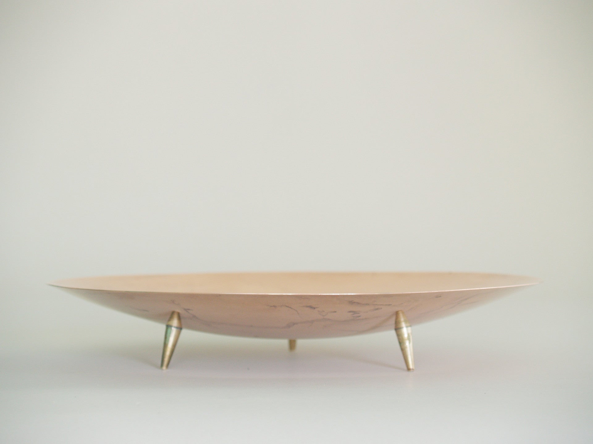 Coupe d’Ernst Dragsted, Danemark (vers 1940)..Large dish by Ernst Dragsted, Denmark (circa 1940)