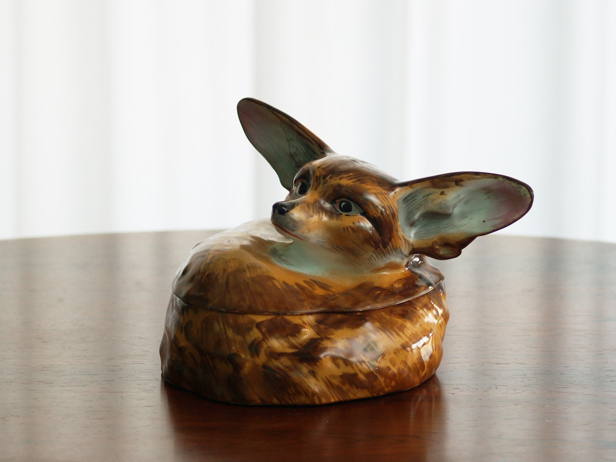 Bonbonnière Fennec de Édouard-Marcel Sandoz pour Haviland, France (vers 1921)..Rare porcelain box by Edouard-Marcel Sandoz for Haviland, France (circa 1921)