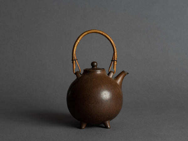 Théière par Gunnar Nylund pour Rörstrand, Suède (vers 1935-40)..Teapot by Gunnar Nylund for Rörstrand, Sweden (ca. 1935-40)