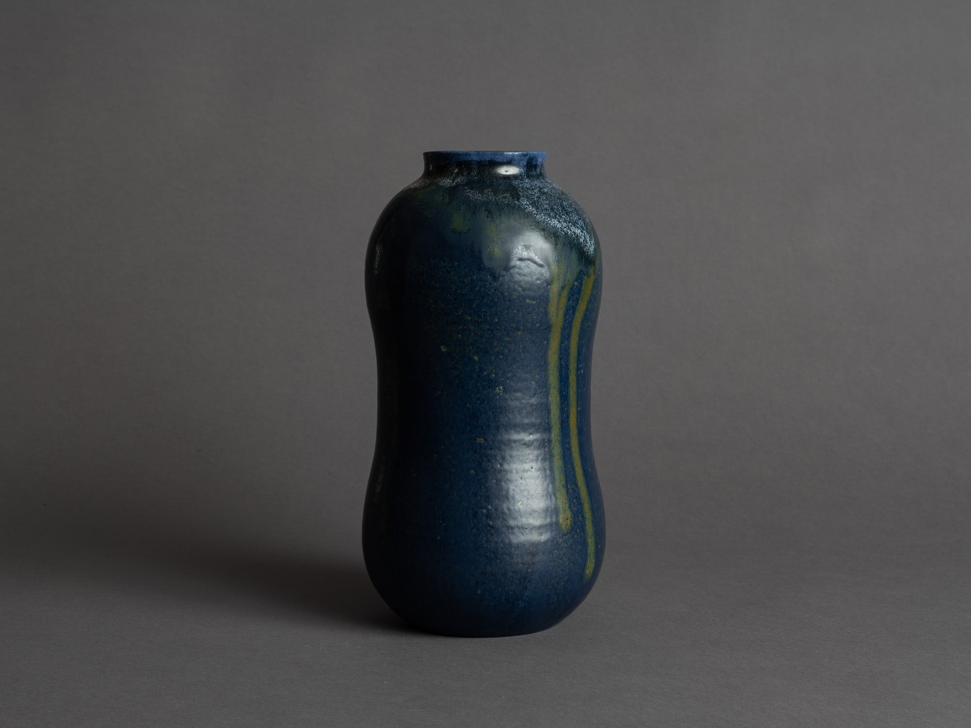 Vase coloquinte de Lucien Arnaud, France (vers 1925)..Carriès School hyotan vase by Lucien Arnaud, France (ca. 1925)