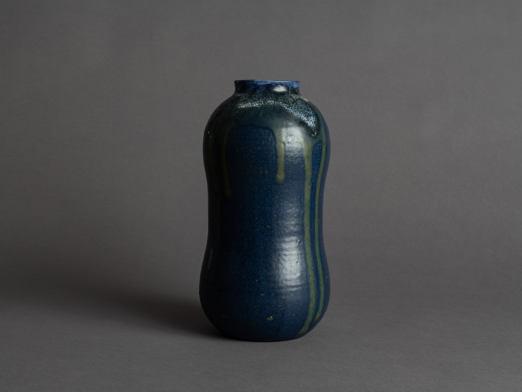 Vase coloquinte de Lucien Arnaud, France (vers 1925)..Carriès School hyotan vase by Lucien Arnaud, France (ca. 1925)
