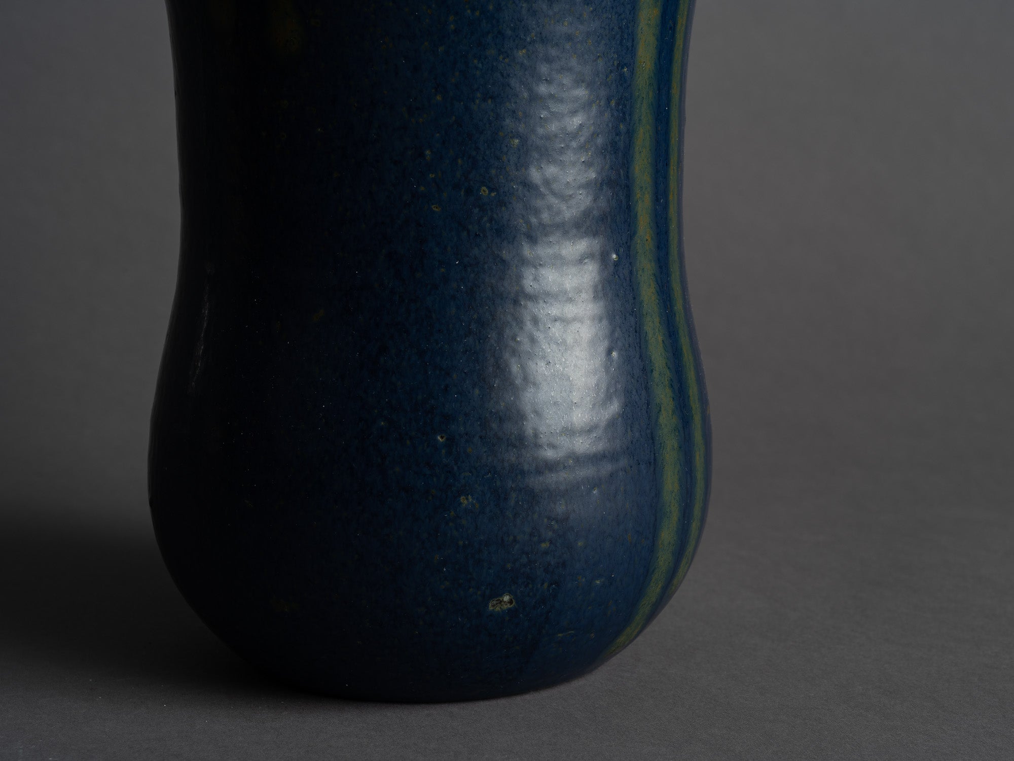 Vase coloquinte de Lucien Arnaud, France (vers 1925)..Carriès School hyotan vase by Lucien Arnaud, France (ca. 1925)