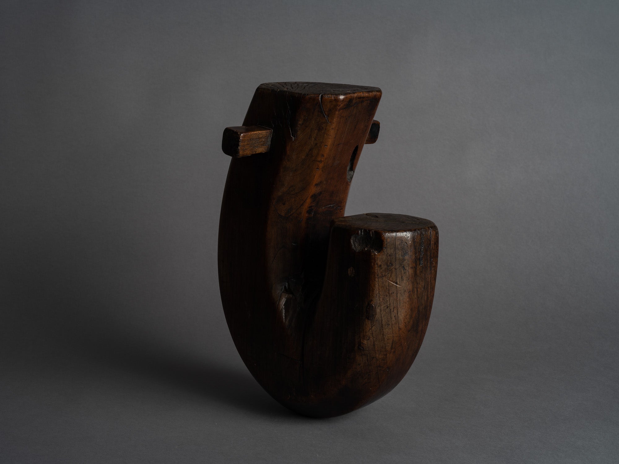 Mingei, rare crochet de crémaillère jizaikake ebisu, Japon (Époque Edo)..Rare ebisu Mingei jizaikagi hook, Japan (Edo period)
