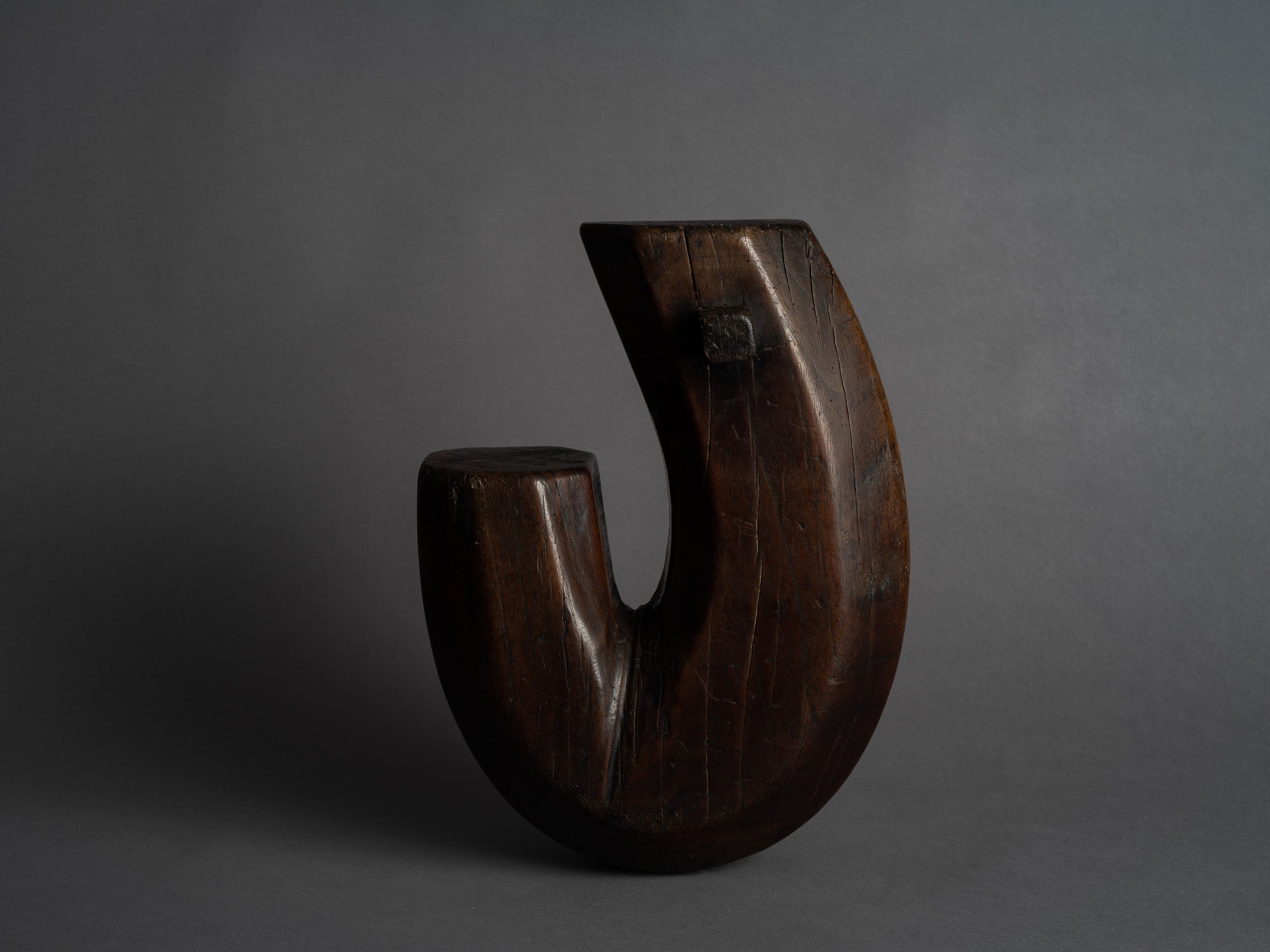 Mingei, rare crochet de crémaillère jizaikake ebisu, Japon (Époque Edo)..Rare ebisu Mingei jizaikagi hook, Japan (Edo period)