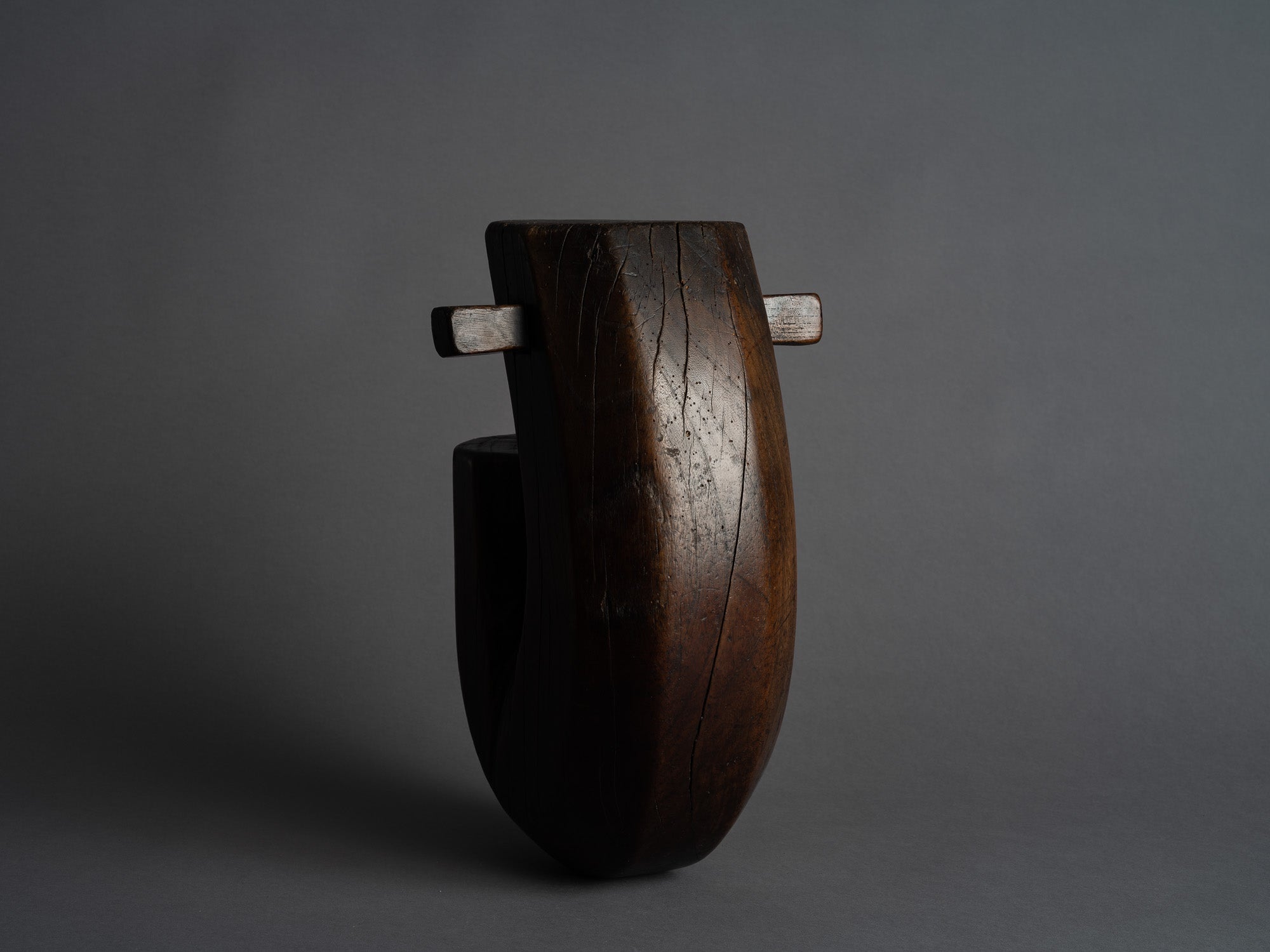 Mingei, rare crochet de crémaillère jizaikake ebisu, Japon (Époque Edo)..Rare ebisu Mingei jizaikagi hook, Japan (Edo period)