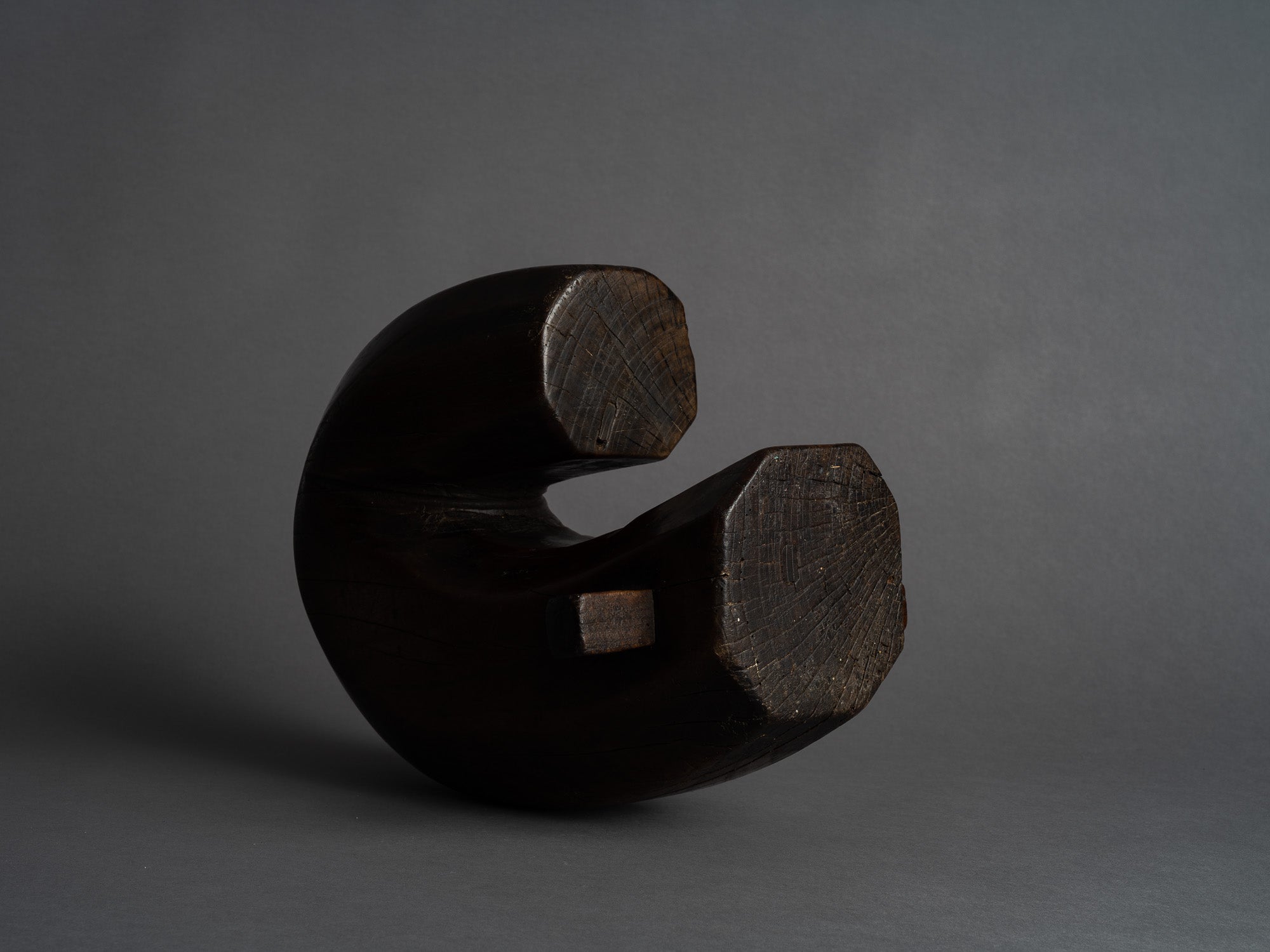 Mingei, rare crochet de crémaillère jizaikake ebisu, Japon (Époque Edo)..Rare ebisu Mingei jizaikagi hook, Japan (Edo period)
