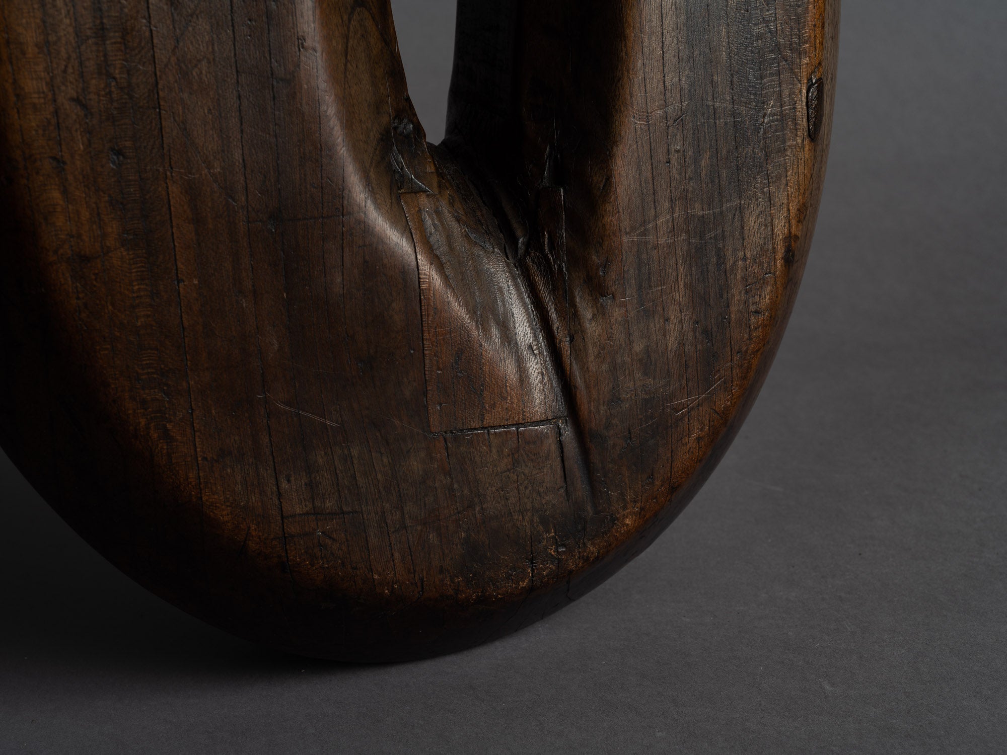 Mingei, rare crochet de crémaillère jizaikake ebisu, Japon (Époque Edo)..Rare ebisu Mingei jizaikagi hook, Japan (Edo period)