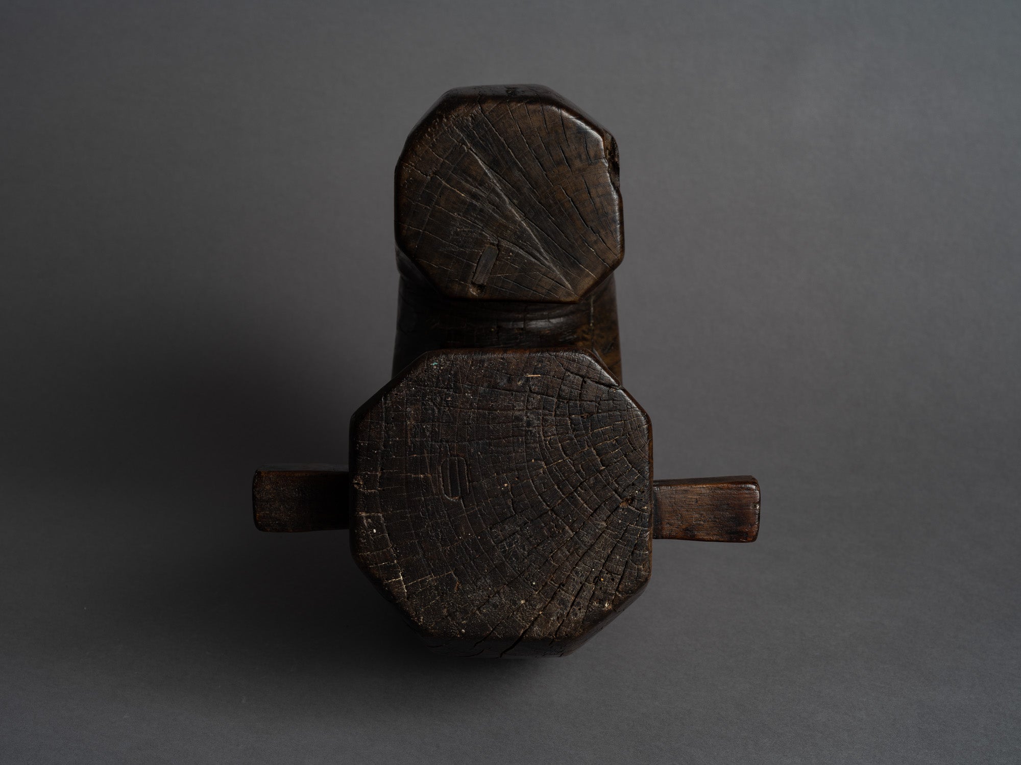 Mingei, rare crochet de crémaillère jizaikake ebisu, Japon (Époque Edo)..Rare ebisu Mingei jizaikagi hook, Japan (Edo period)