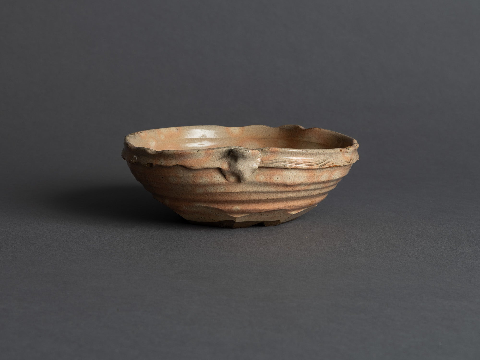 Rare coupe Katakuchi yôhen de Hagi, Japon (Fin Ère Meiji / Ère Taishō)..Yôhen Hagi ware Katakuchi bowl, Japan (late Meiji era / Taishō era)