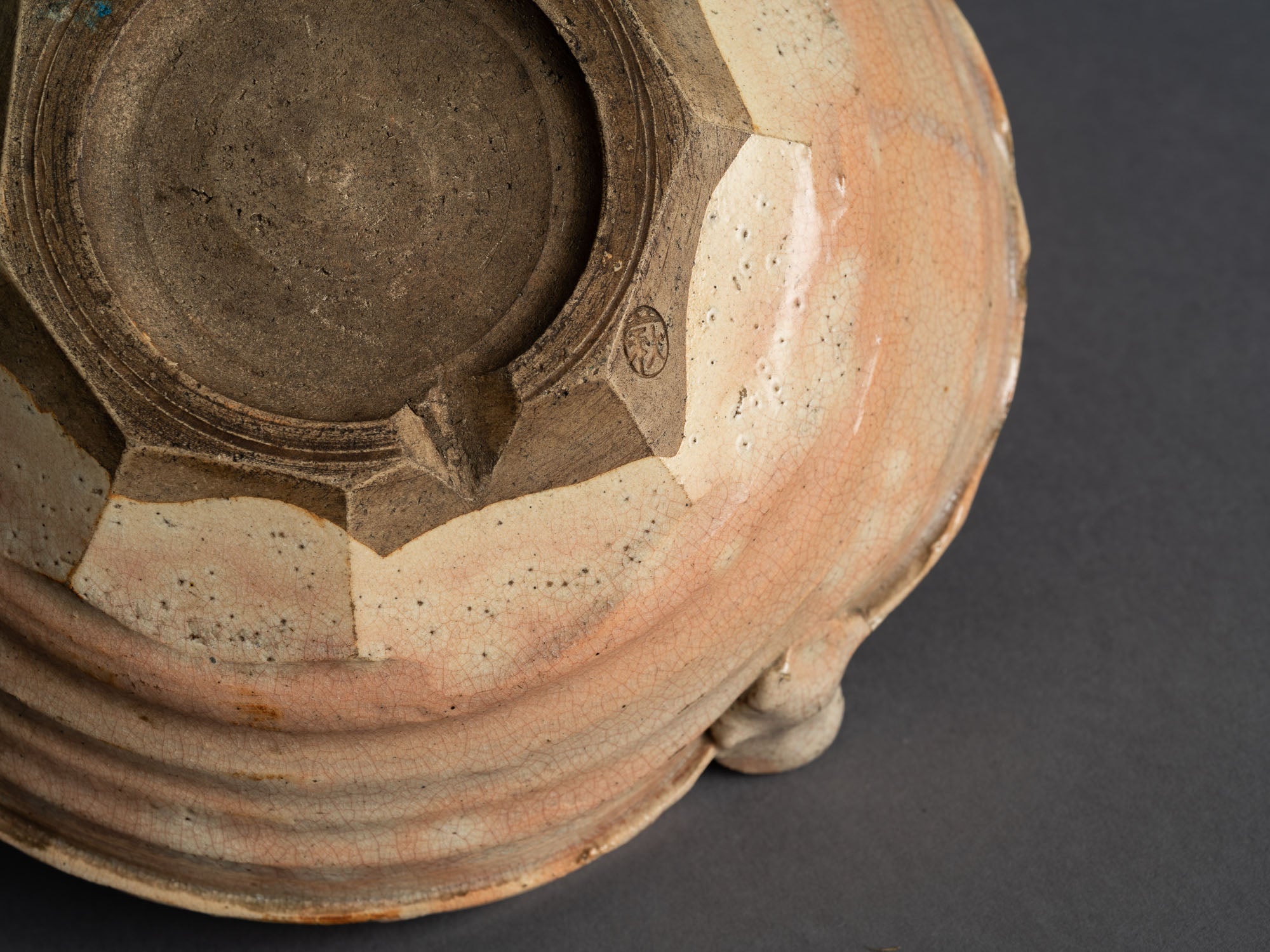 Rare coupe Katakuchi yôhen de Hagi, Japon (Fin Ère Meiji / Ère Taishō)..Yôhen Hagi ware Katakuchi bowl, Japan (late Meiji era / Taishō era)