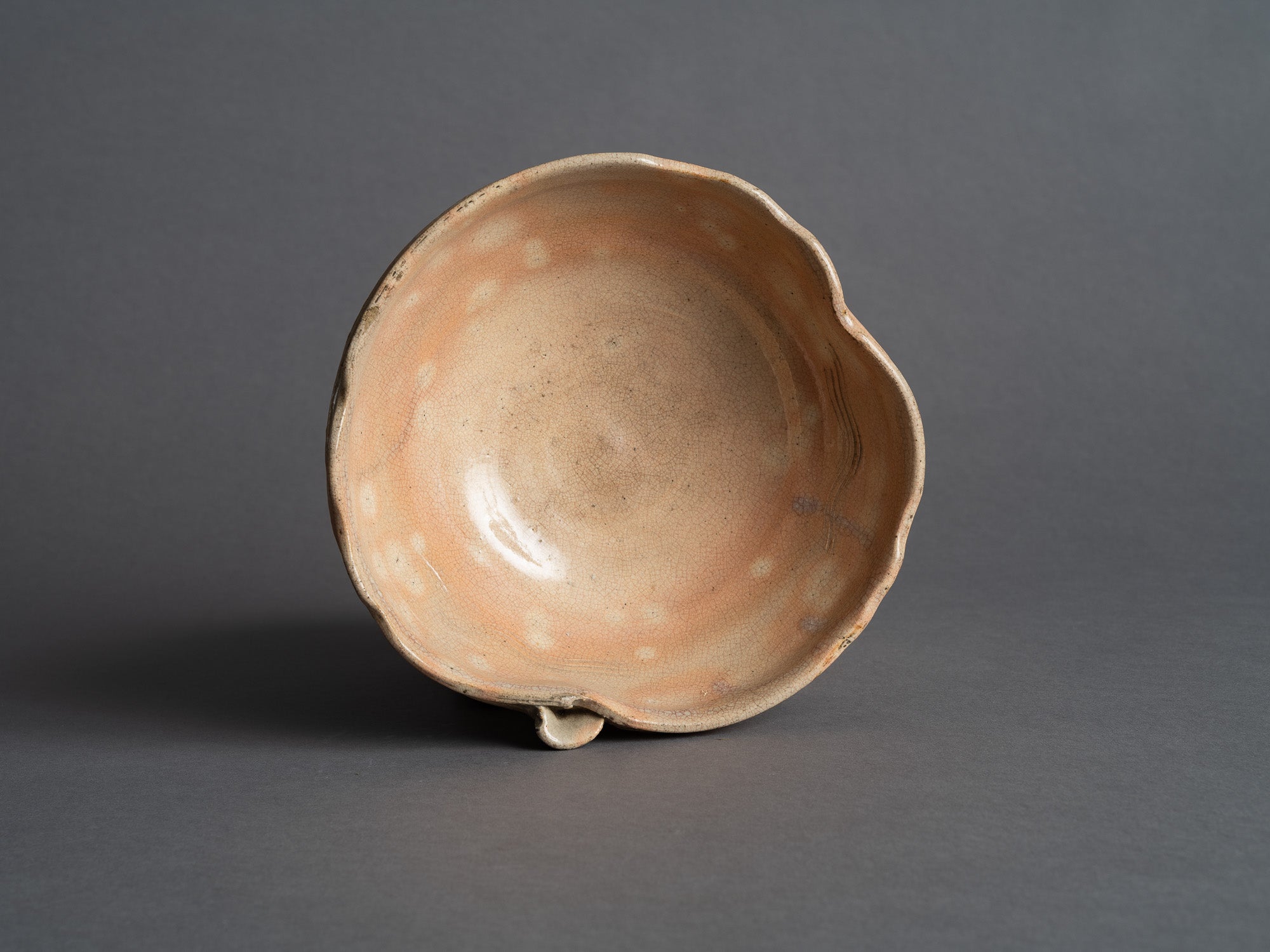 Rare coupe Katakuchi yôhen de Hagi, Japon (Fin Ère Meiji / Ère Taishō)..Yôhen Hagi ware Katakuchi bowl, Japan (late Meiji era / Taishō era)