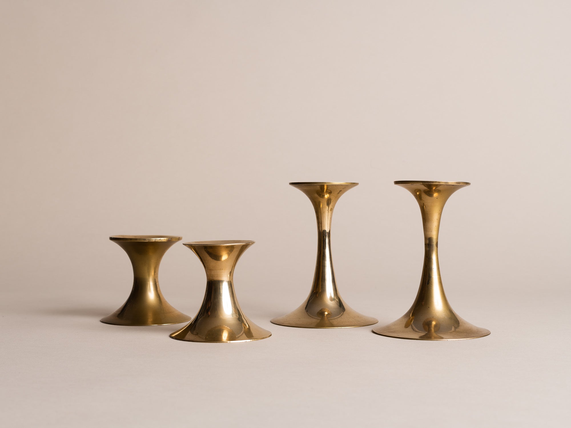 Suite de 4 flambeaux modernistes, Danemark (vers 1955)..Set of 4 "Diabolo" modernist Candle holders Denmark (circa 1955)