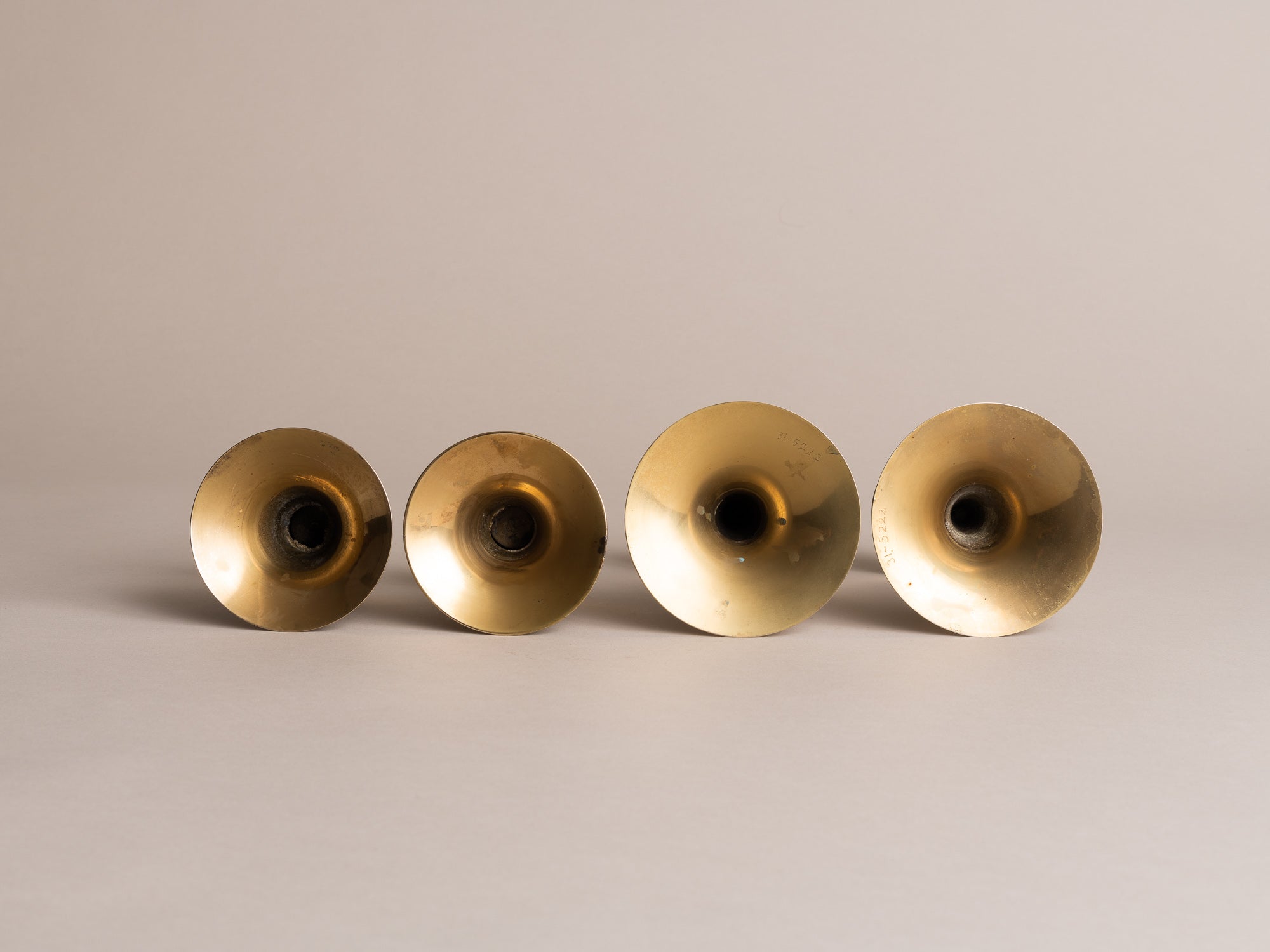 Suite de 4 flambeaux modernistes, Danemark (vers 1955)..Set of 4 "Diabolo" modernist Candle holders Denmark (circa 1955)