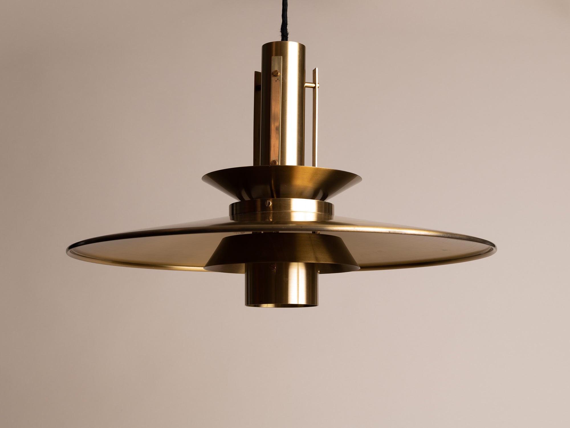 Large suspension en laiton Fog & Mørup, Danemark (vers 1965)..Pendant ceiling light Fog & Mørup, Denmark (circa 1965)