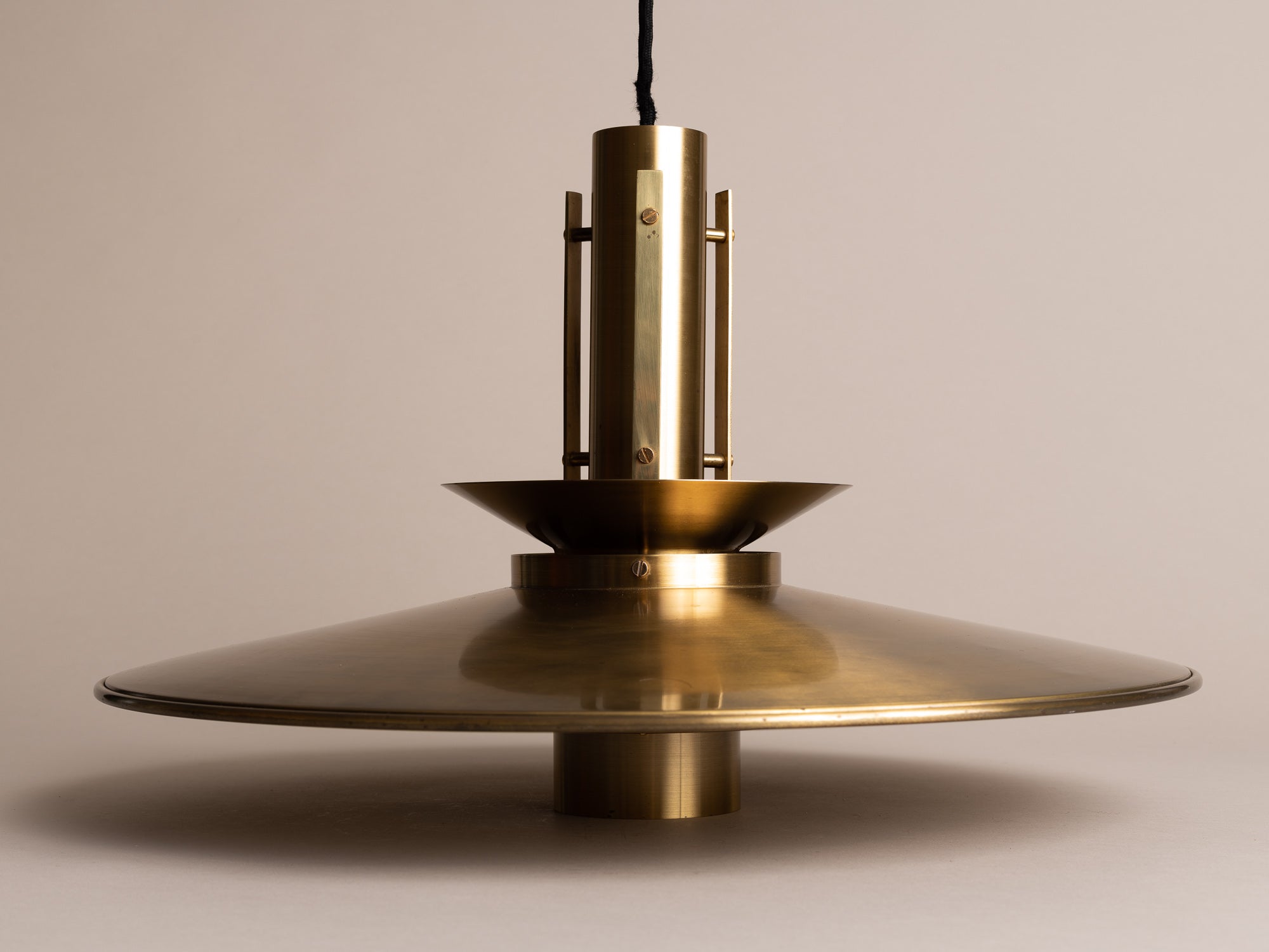 Large suspension en laiton Fog & Mørup, Danemark (vers 1965)..Pendant ceiling light Fog & Mørup, Denmark (circa 1965)