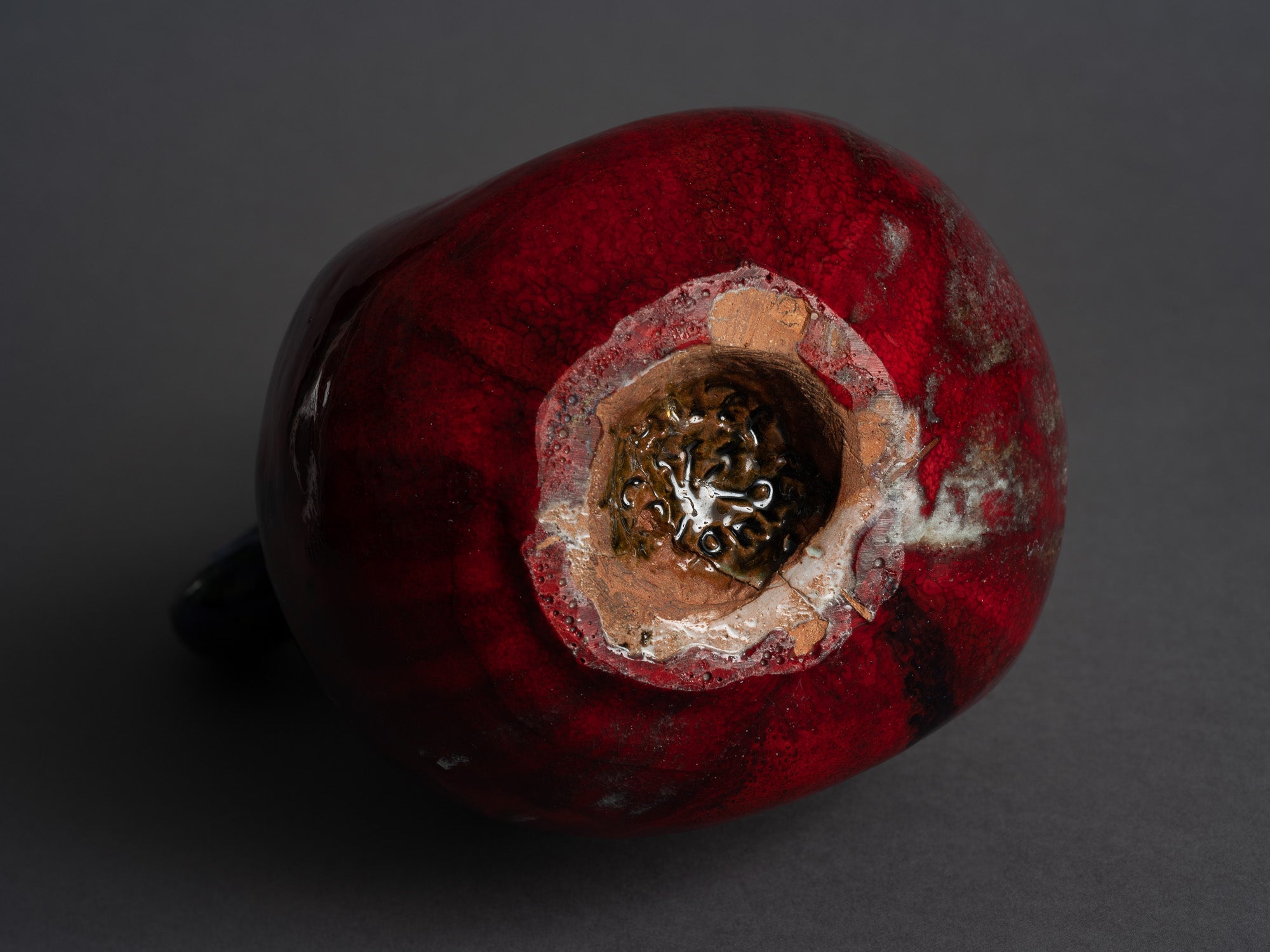 Rare vase ansé d’Alice Colonieu, France (vers 1950)..Earthenware handled vase by Alice Colonieu, France (circa 1950)