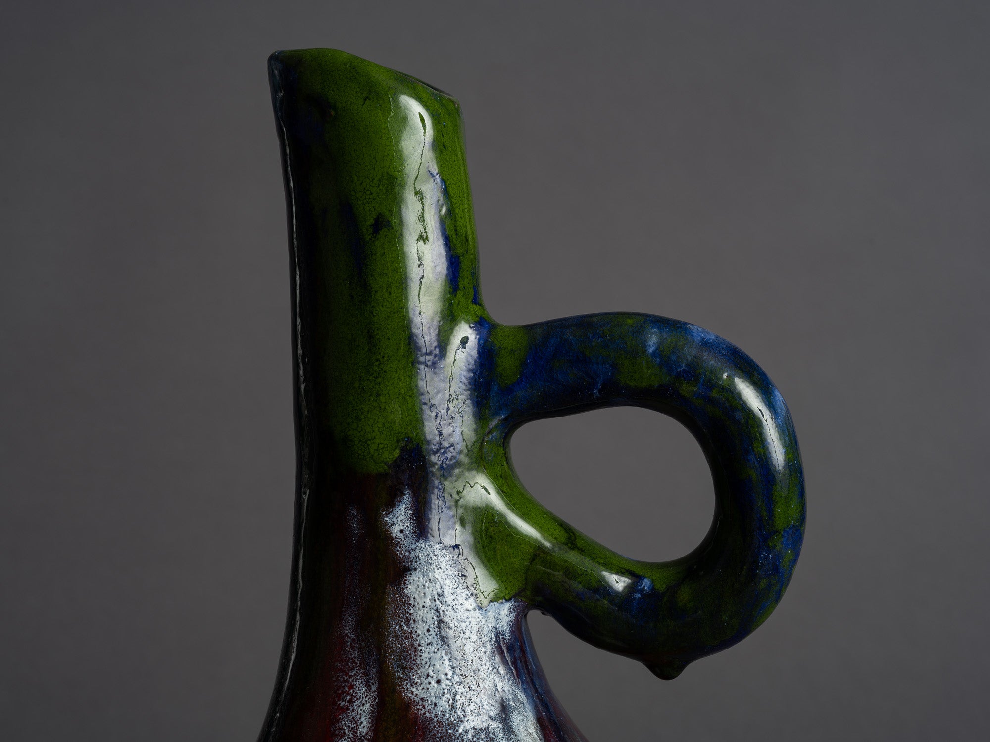 Rare vase ansé d’Alice Colonieu, France (vers 1950)..Earthenware handled vase by Alice Colonieu, France (circa 1950)