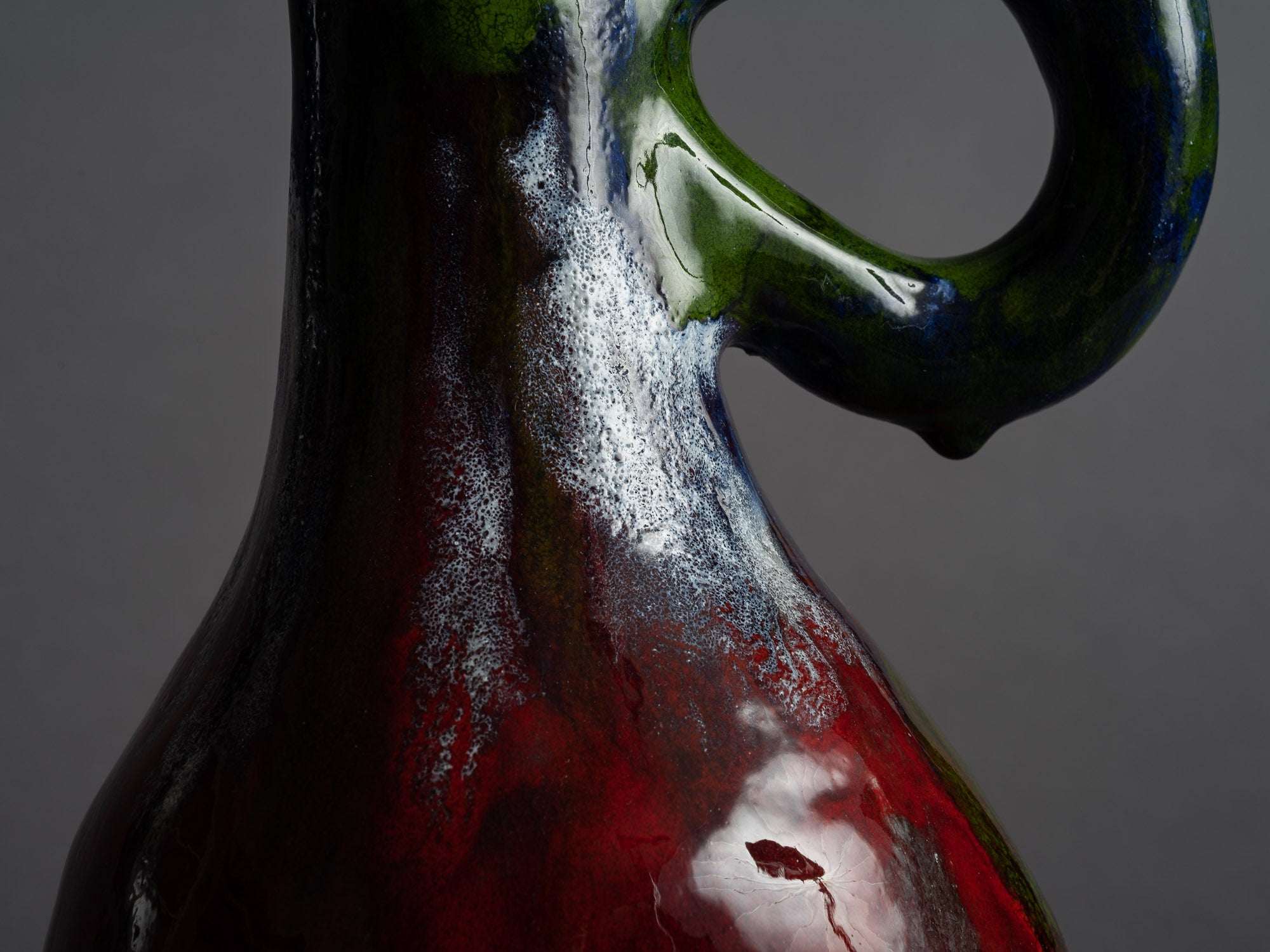 Rare vase ansé d’Alice Colonieu, France (vers 1950)..Earthenware handled vase by Alice Colonieu, France (circa 1950)